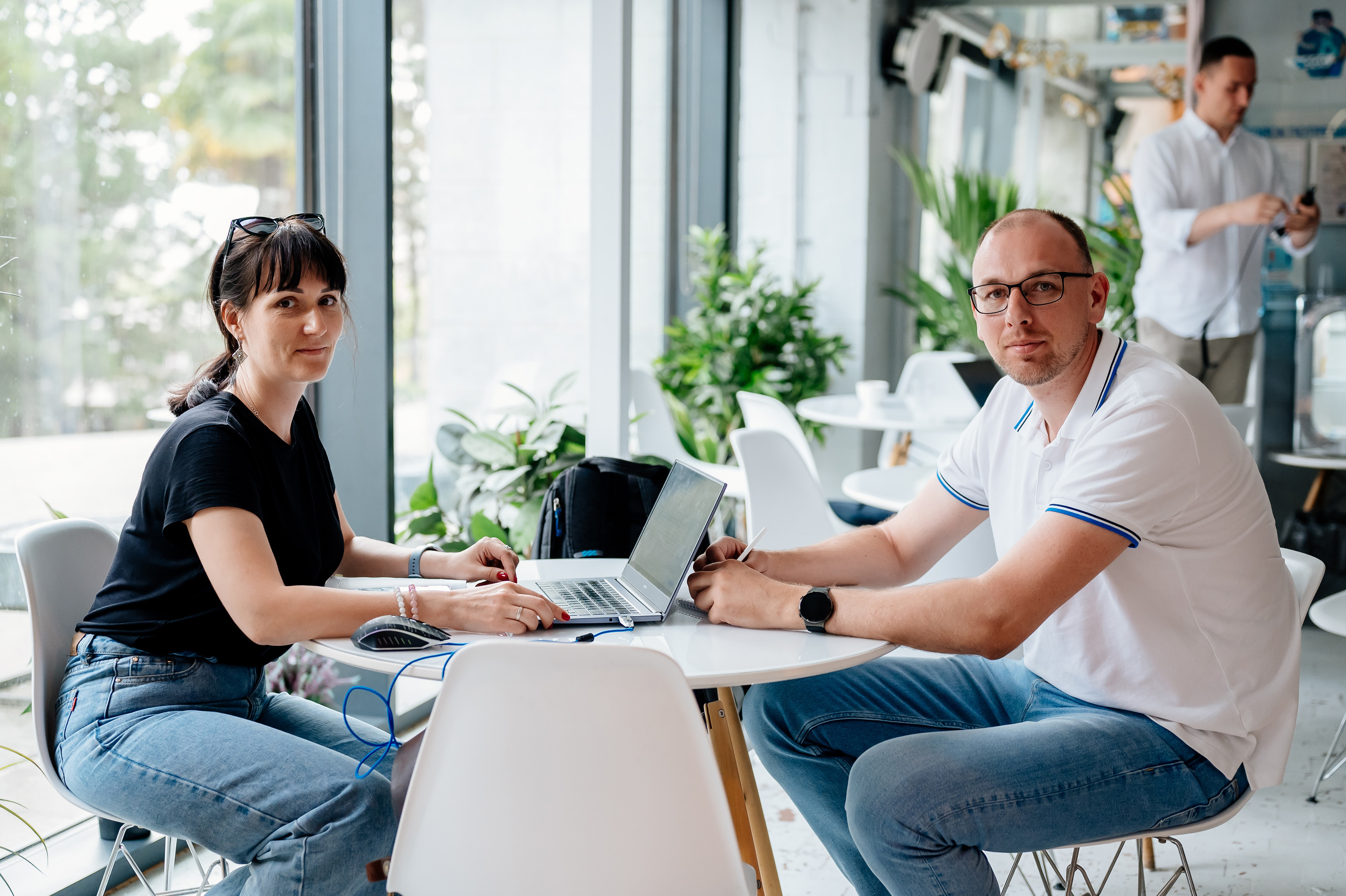 Круглый стол Сагалов и сотоварищи. Свадебный и семейный фотограф в Сочи Никита Пищов