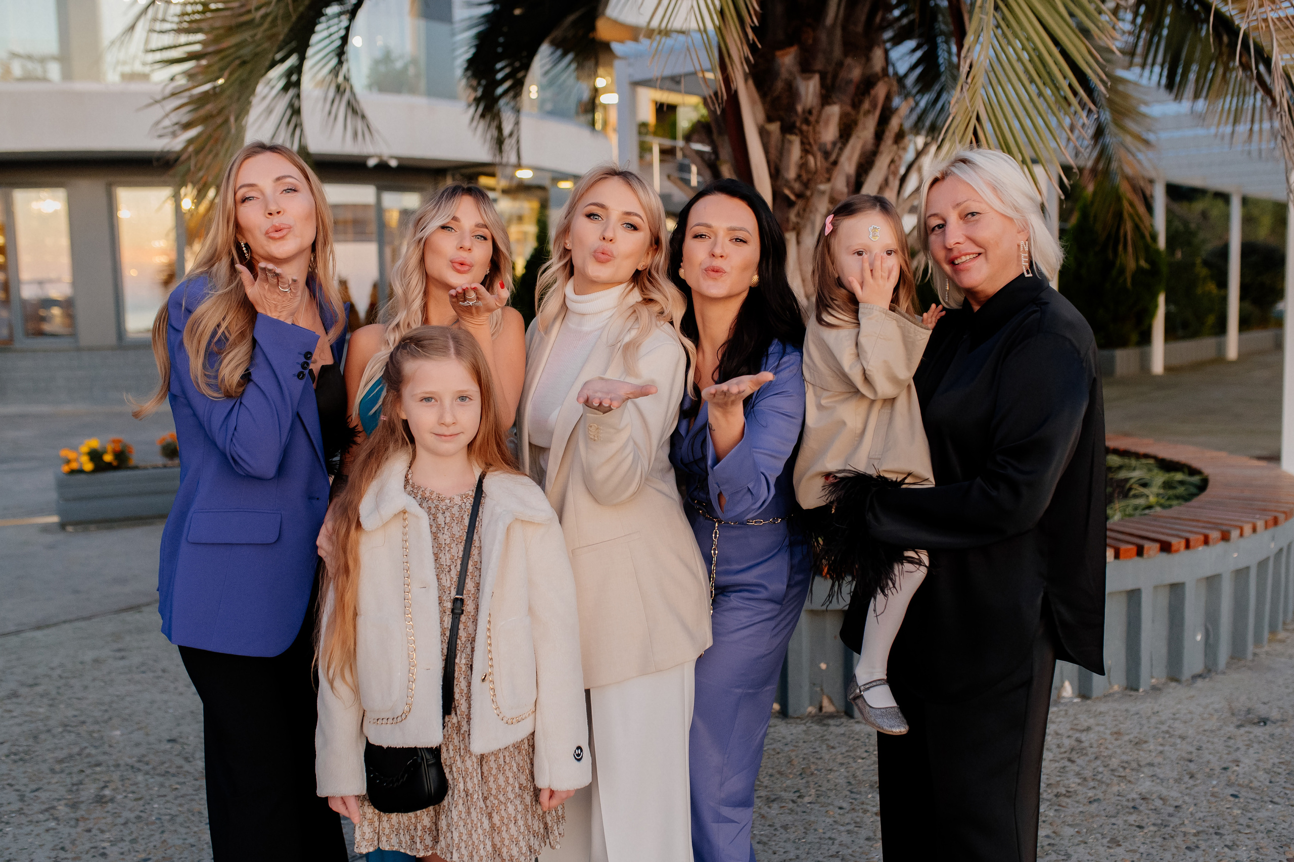 Свадебный вечер в кругу близких. Свадебный и семейный фотограф в Сочи Никита Пищов