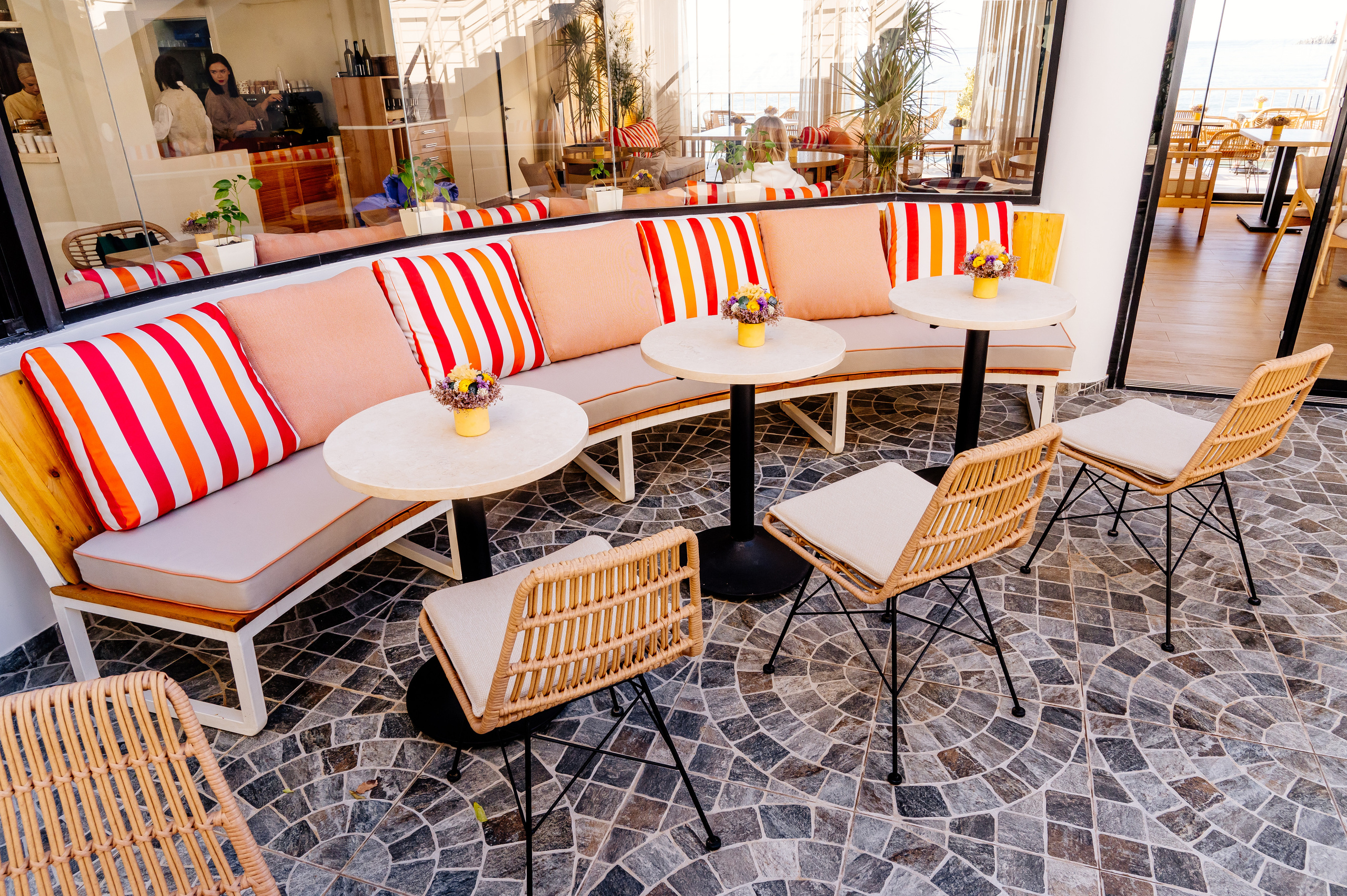 Интерьер ресторана. Свадебный и семейный фотограф в Сочи Никита Пищов