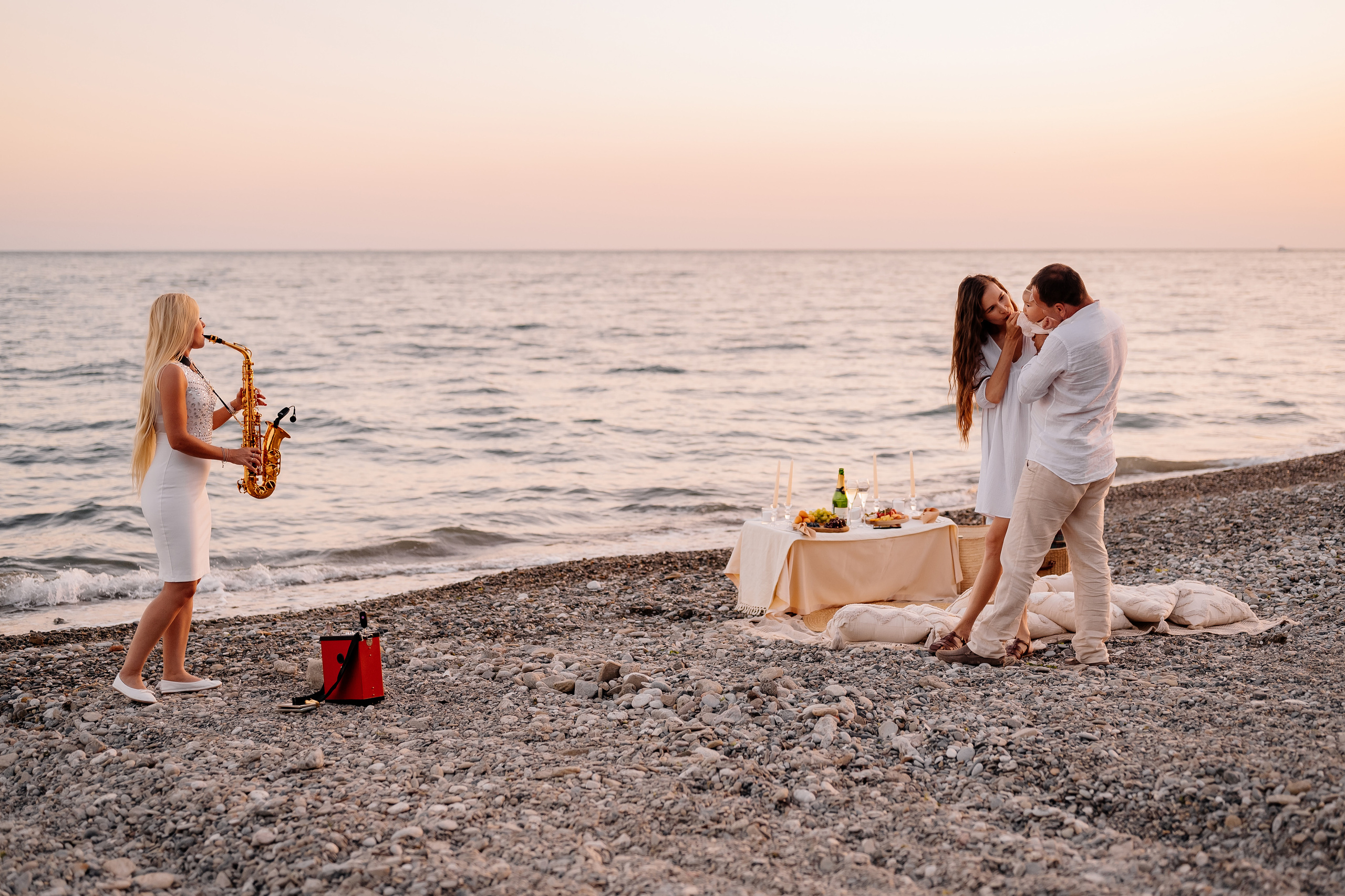 Свидание на пляже. Свадебный и семейный фотограф в Сочи Никита Пищов
