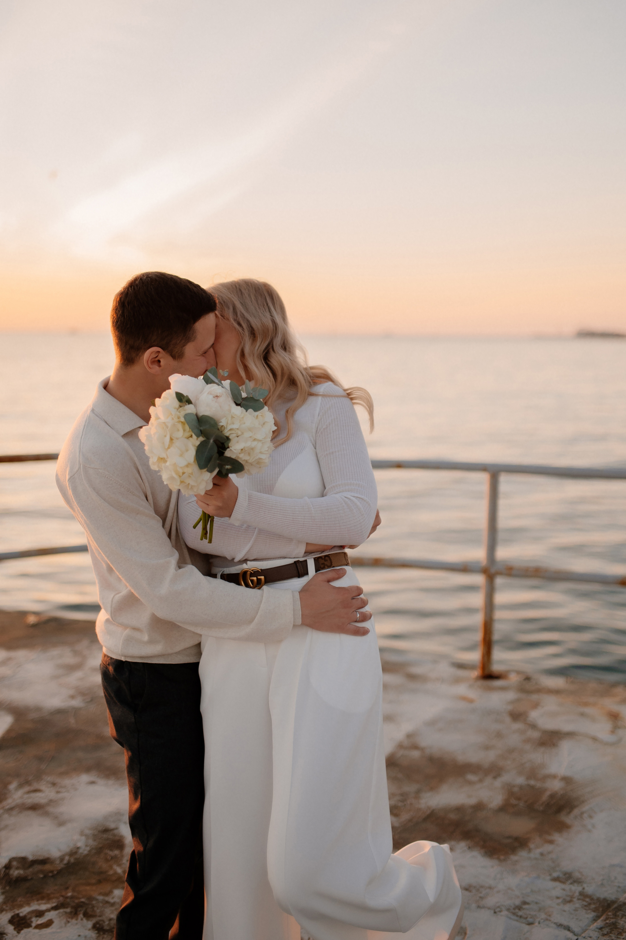 Свадебный вечер в кругу близких. Свадебный и семейный фотограф в Сочи Никита Пищов