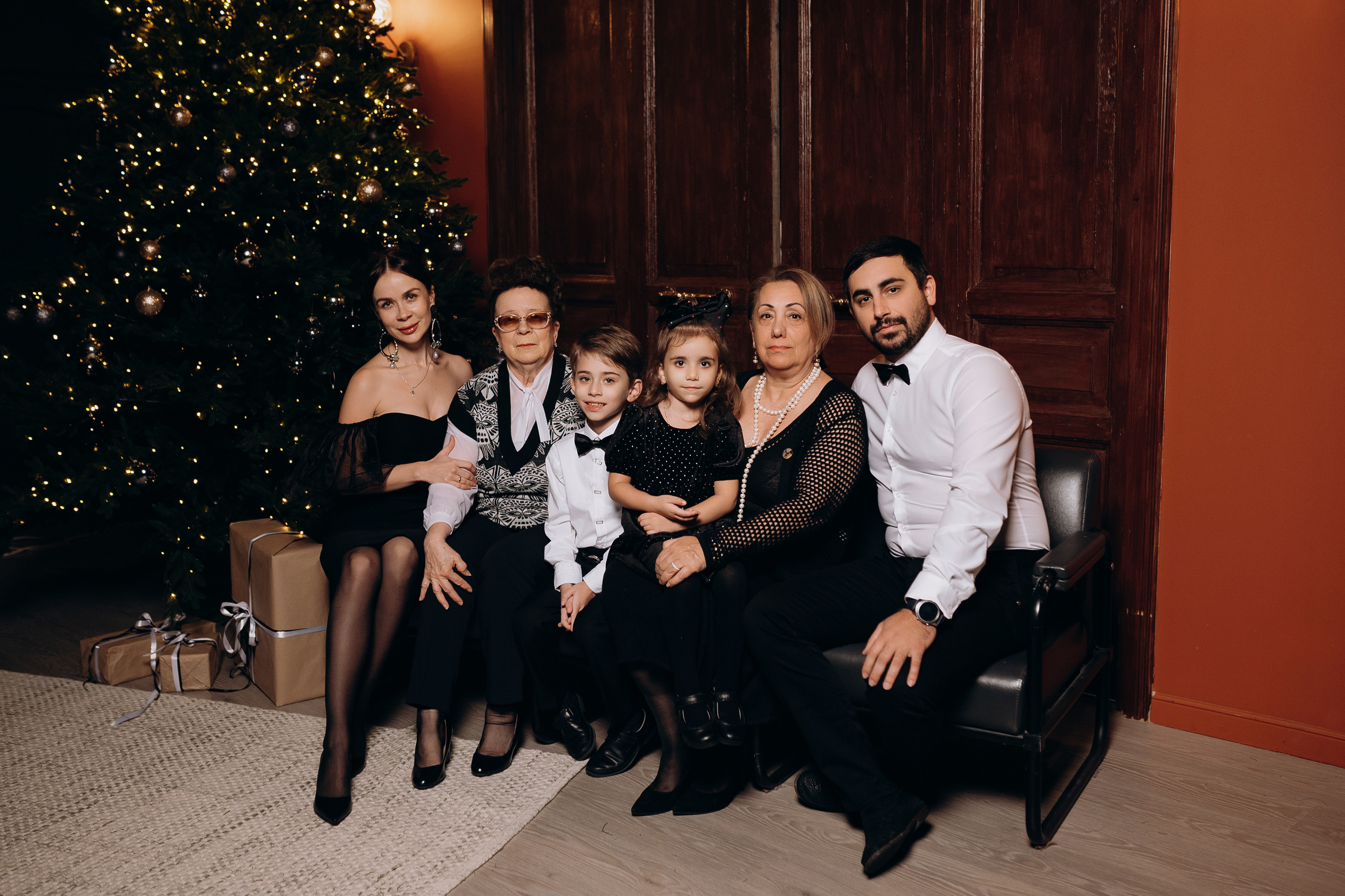 Новогодняя фотосессия семейная в студии. Свадебный и семейный фотограф в Сочи Никита Пищов