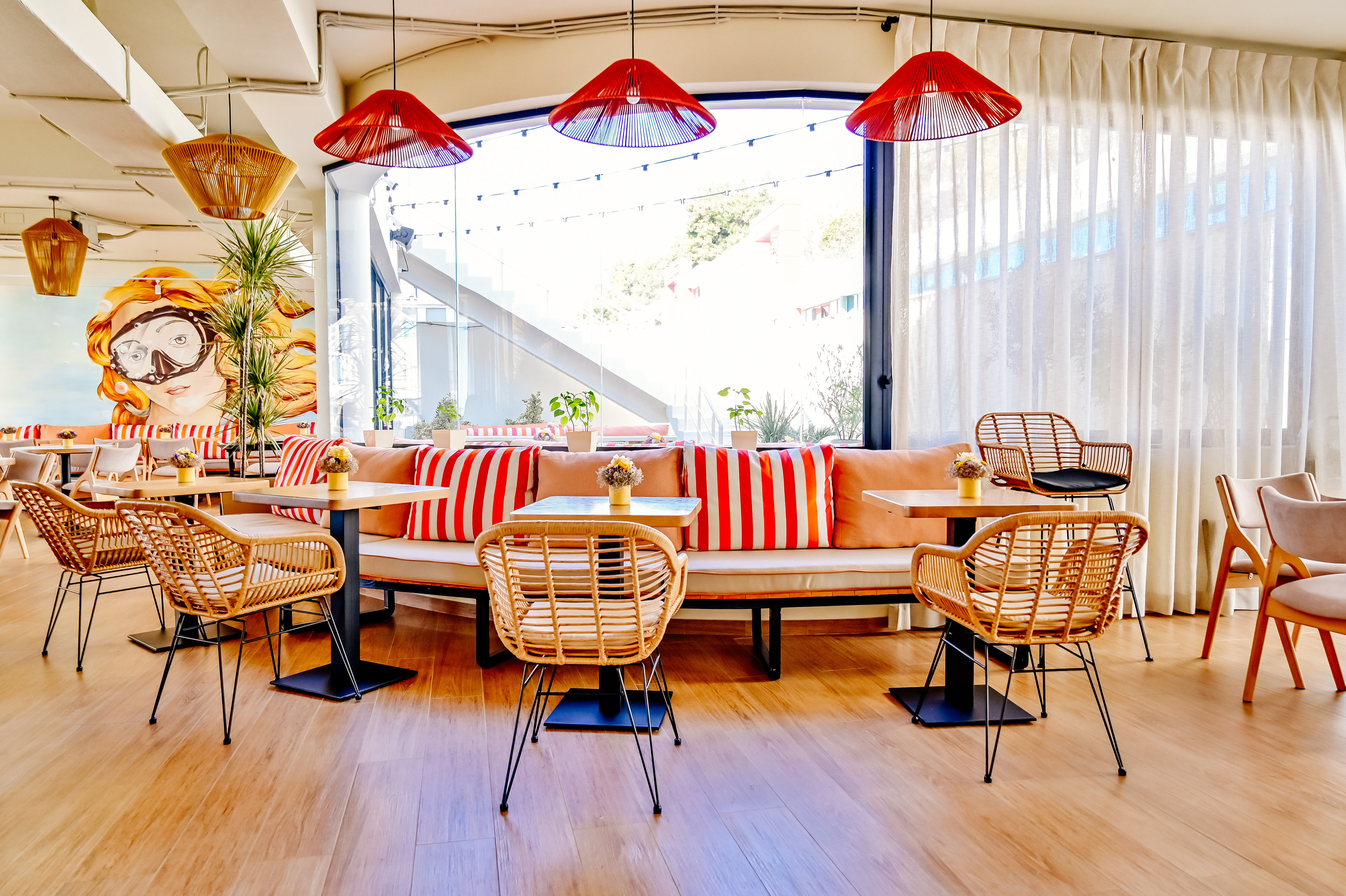 Интерьер ресторана. Свадебный и семейный фотограф в Сочи Никита Пищов