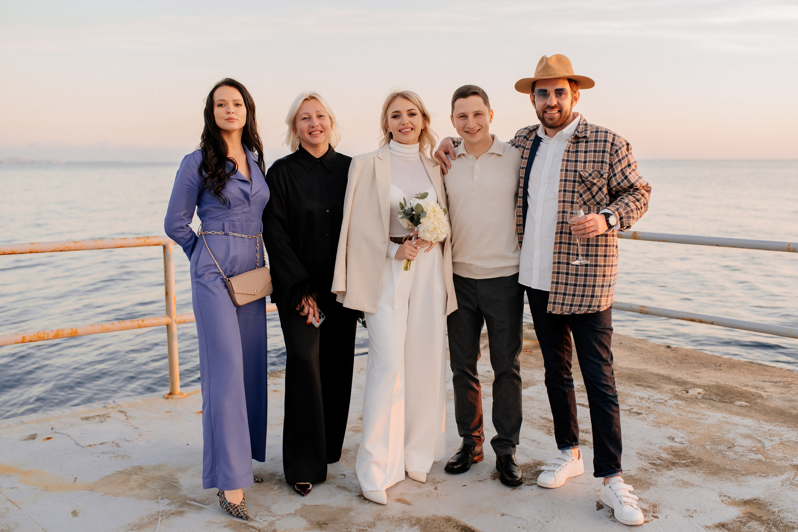 Свадебный вечер в кругу близких. Свадебный и семейный фотограф в Сочи Никита Пищов