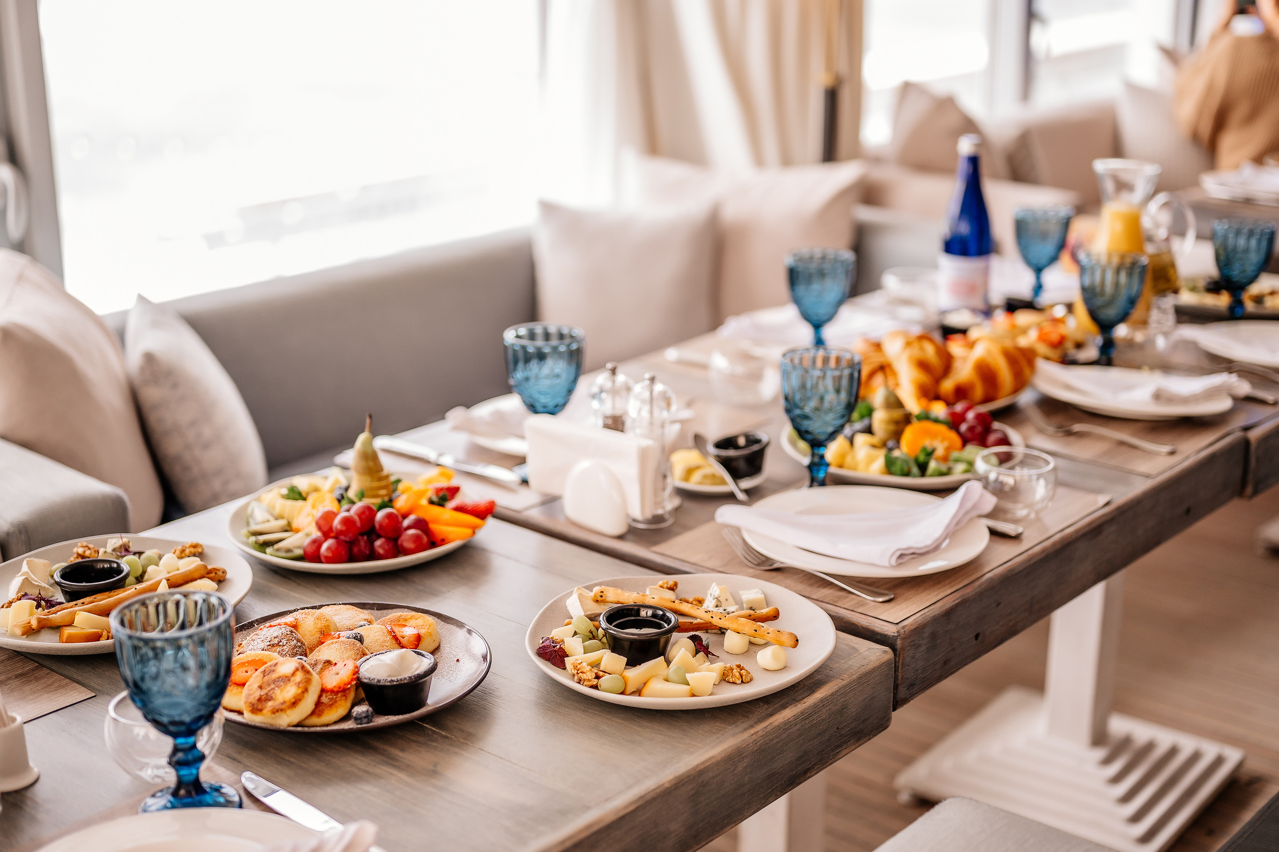 Завтрак EMG Sochi. Свадебный и семейный фотограф в Сочи Никита Пищов