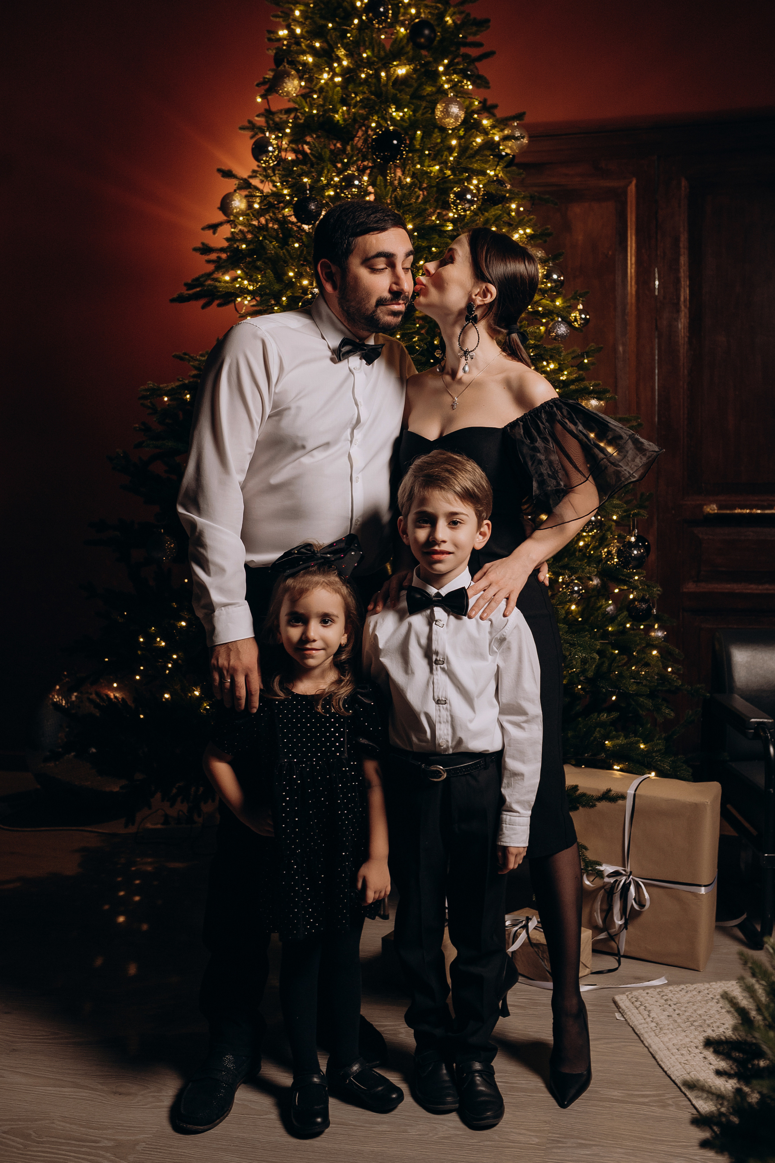 Новогодняя фотосессия семейная в студии. Свадебный и семейный фотограф в Сочи Никита Пищов