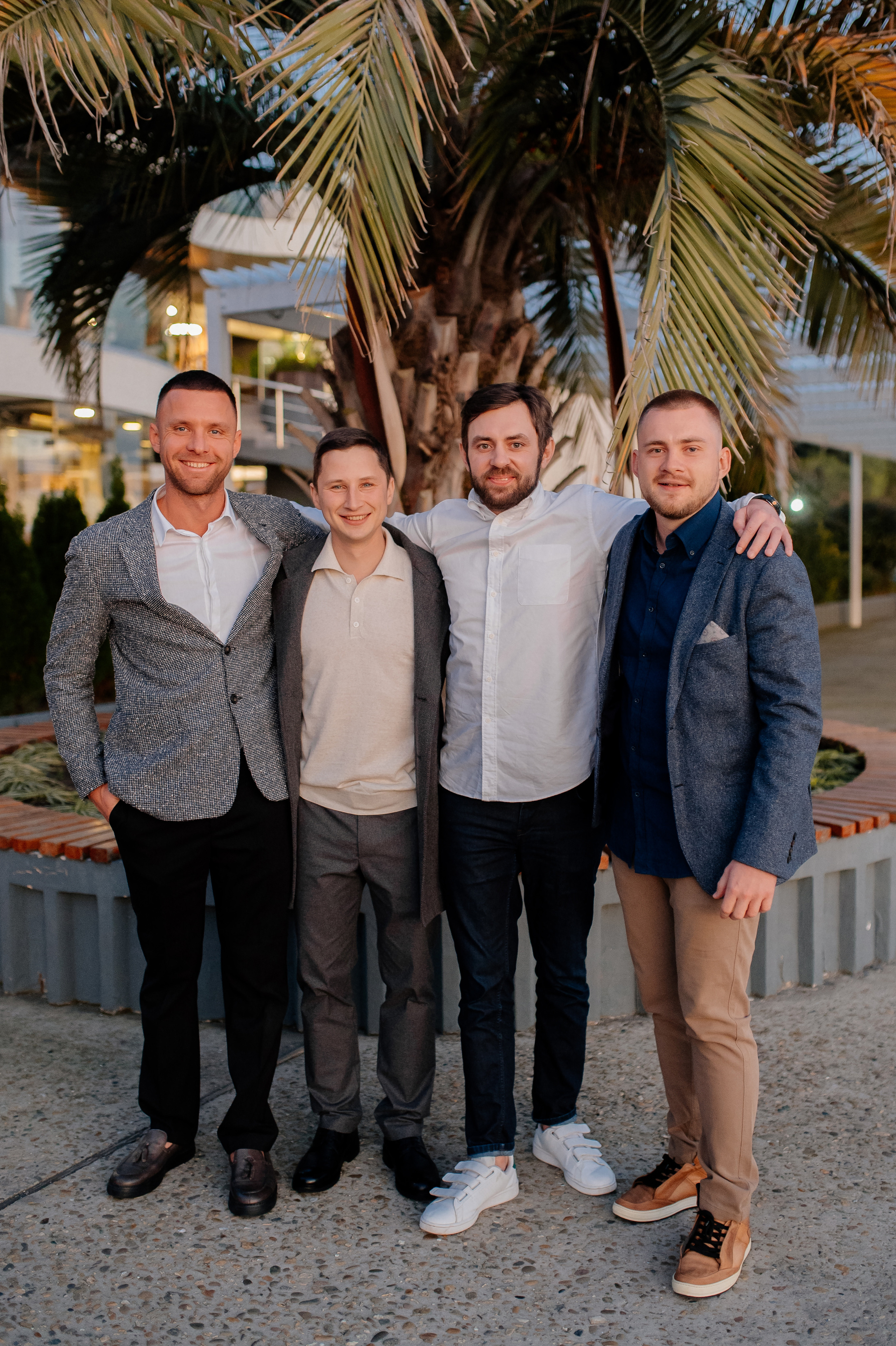 Свадебный вечер в кругу близких. Свадебный и семейный фотограф в Сочи Никита Пищов