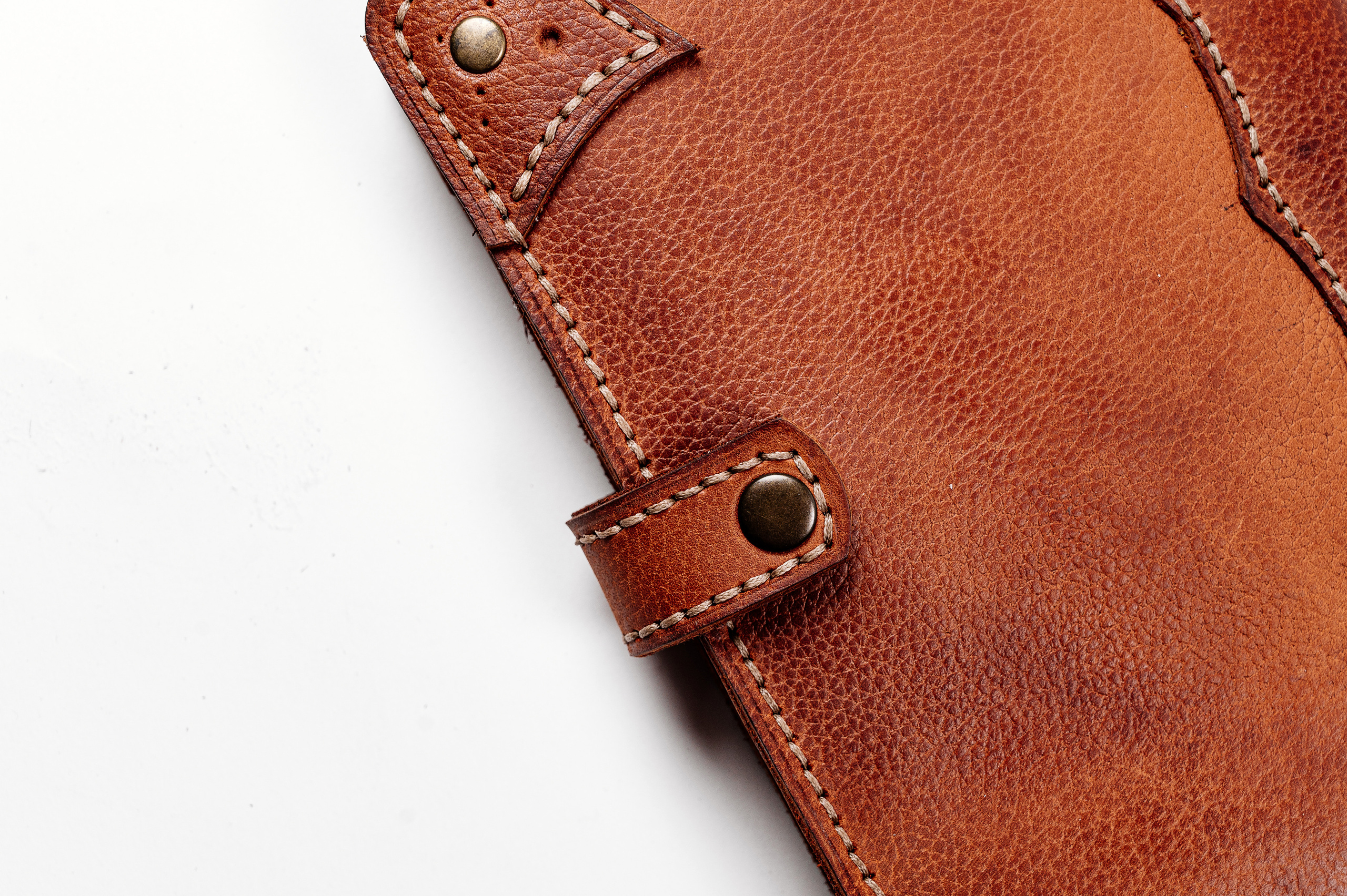 Каталог кожаных изделий MOKSA. Свадебный и семейный фотограф в Сочи Никита Пищов