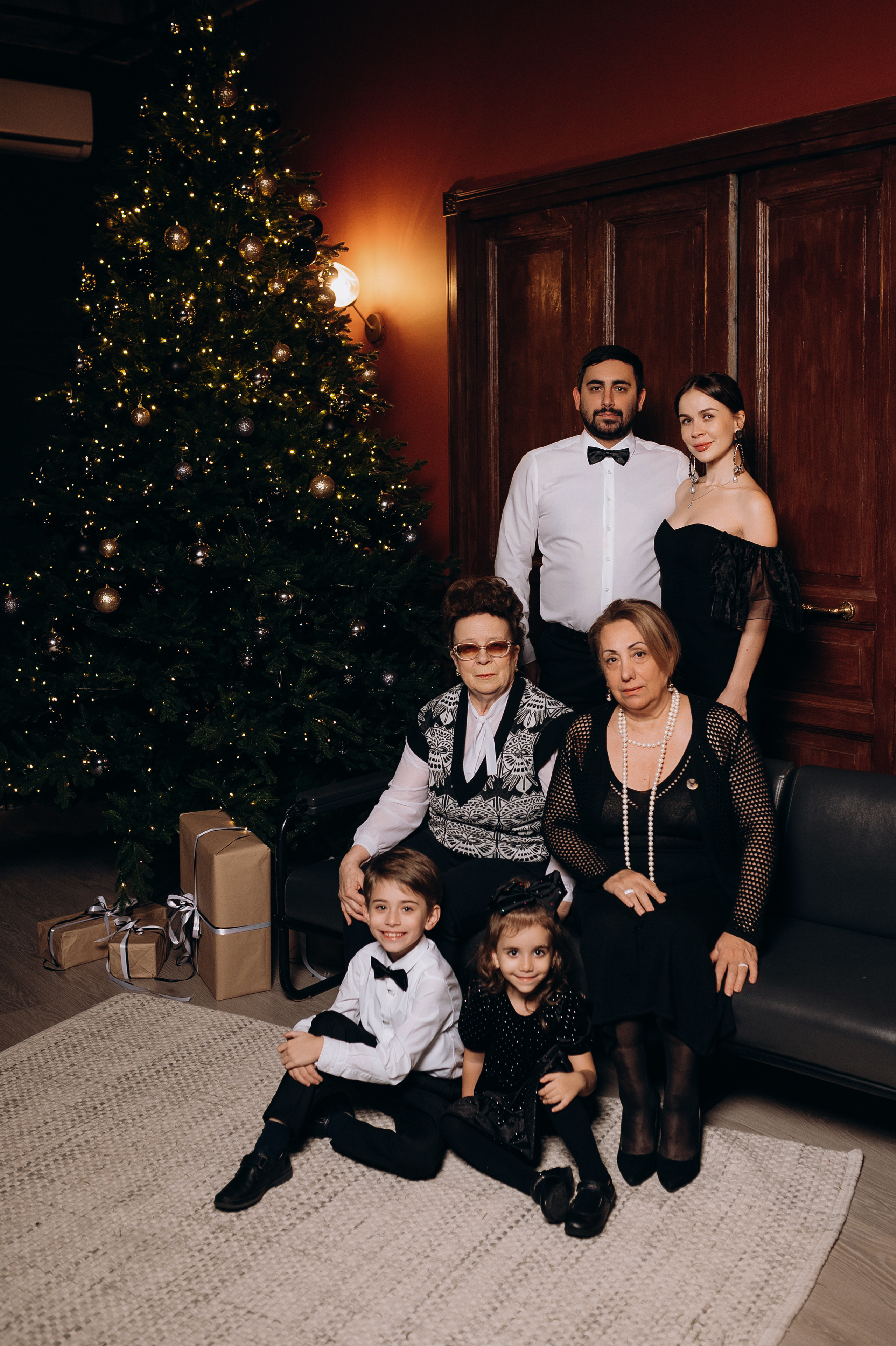 Новогодняя фотосессия семейная в студии. Свадебный и семейный фотограф в Сочи Никита Пищов