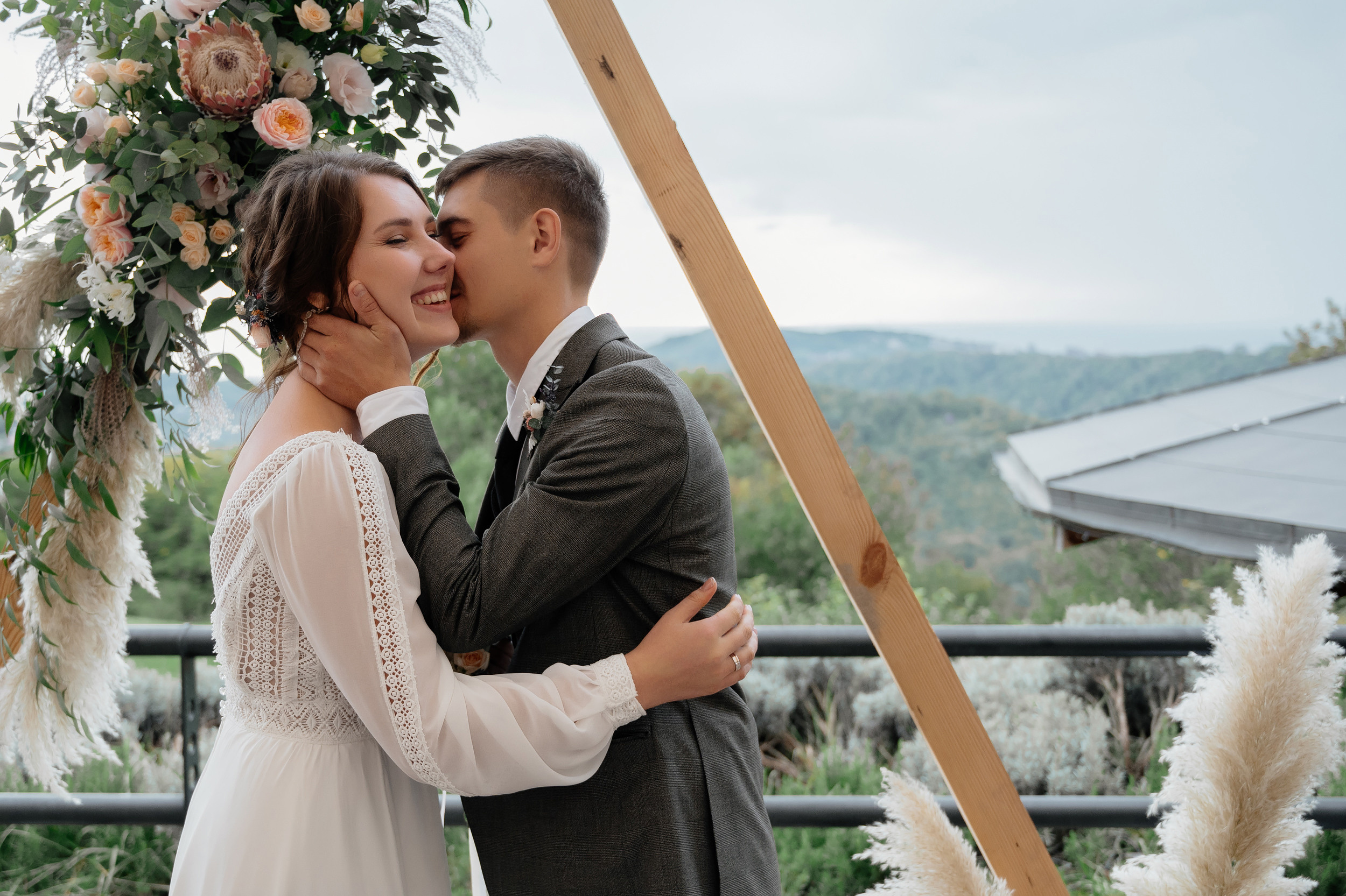 Свадьба на ферме «Экзархо». Свадебный и семейный фотограф в Сочи Никита Пищов