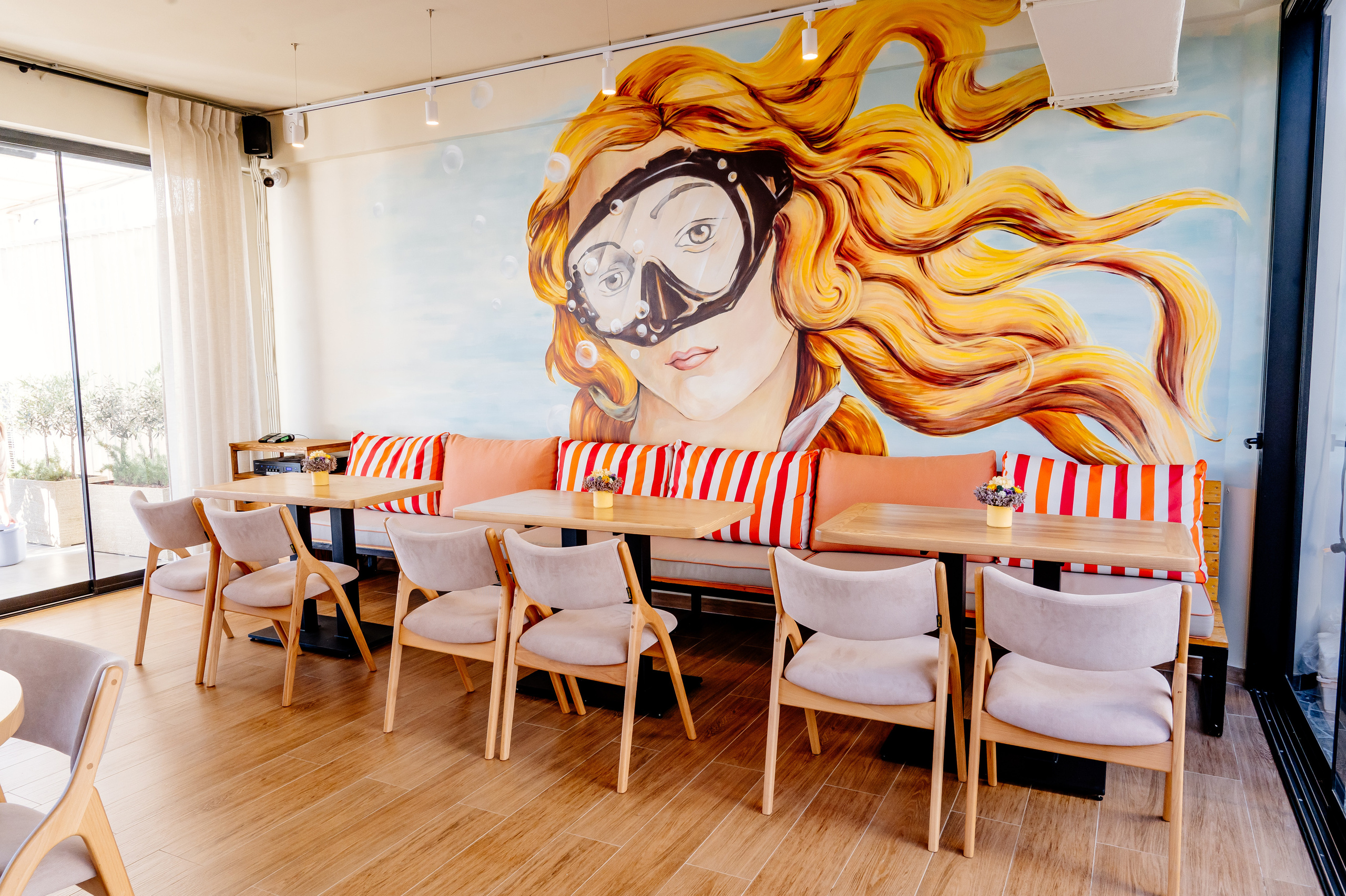 Интерьер ресторана. Свадебный и семейный фотограф в Сочи Никита Пищов