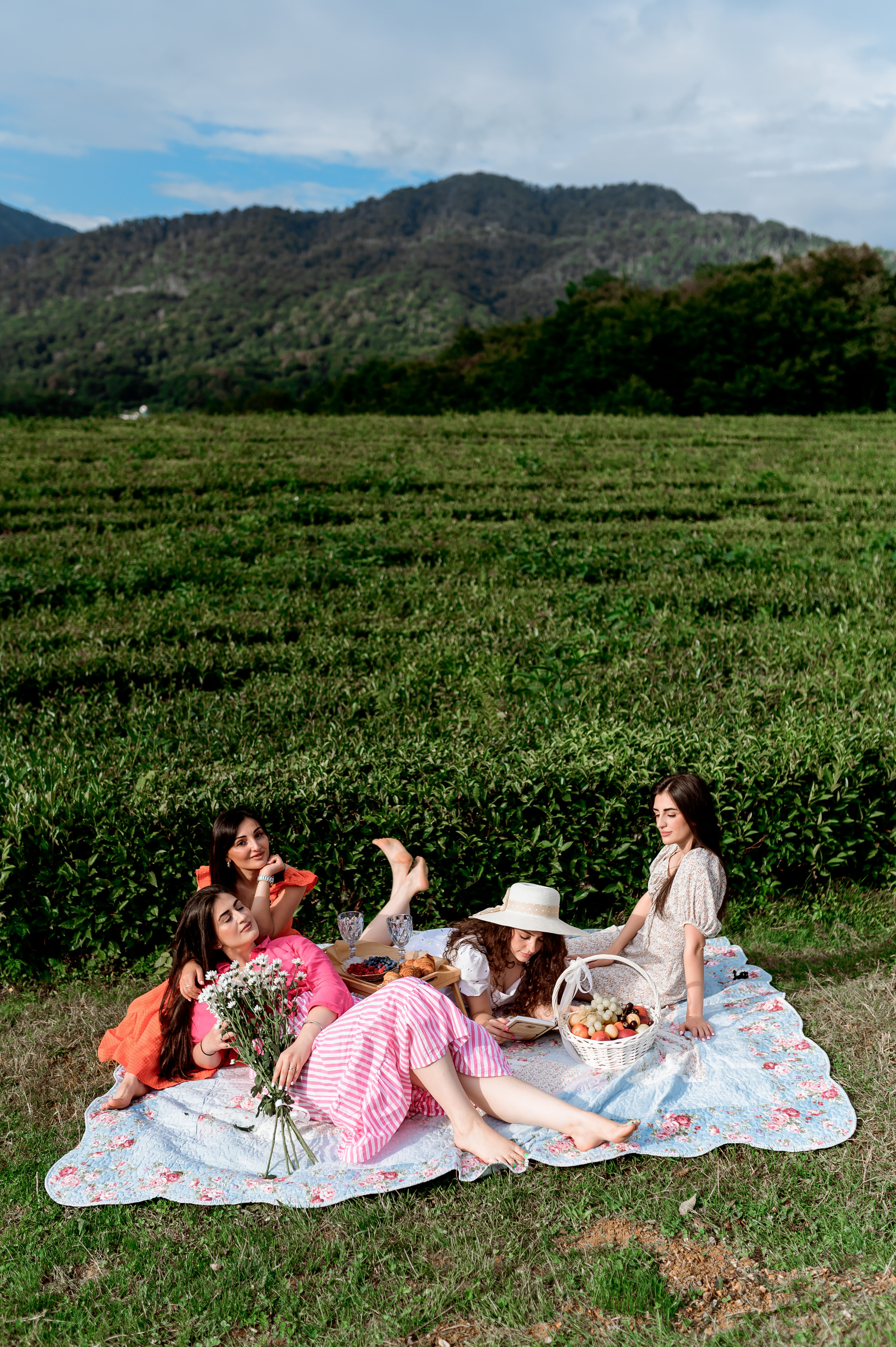 Женская фотосессия на Чайных плантациях. Свадебный и семейный фотограф в Сочи Никита Пищов
