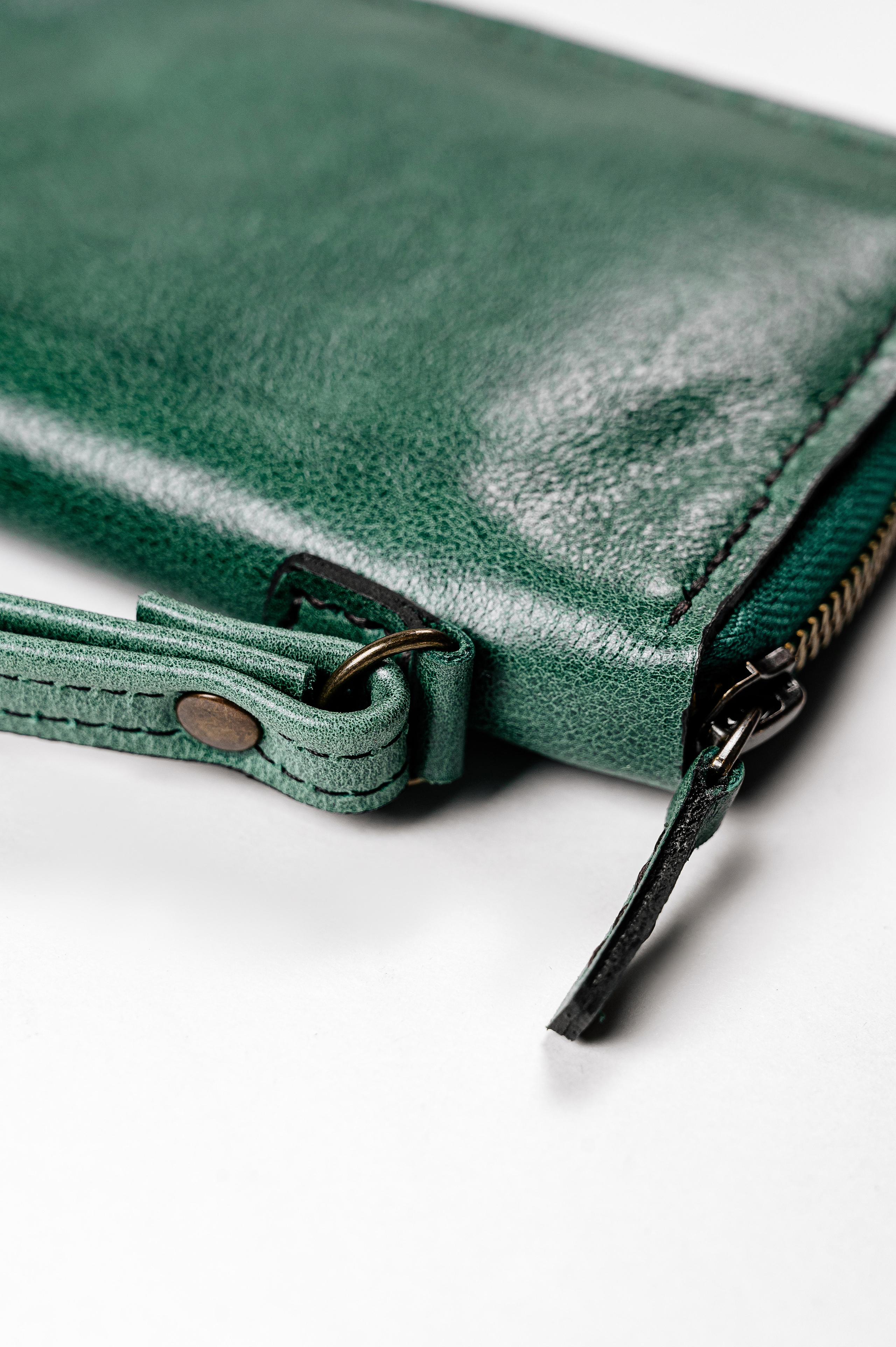 Каталог кожаных изделий MOKSA. Свадебный и семейный фотограф в Сочи Никита Пищов