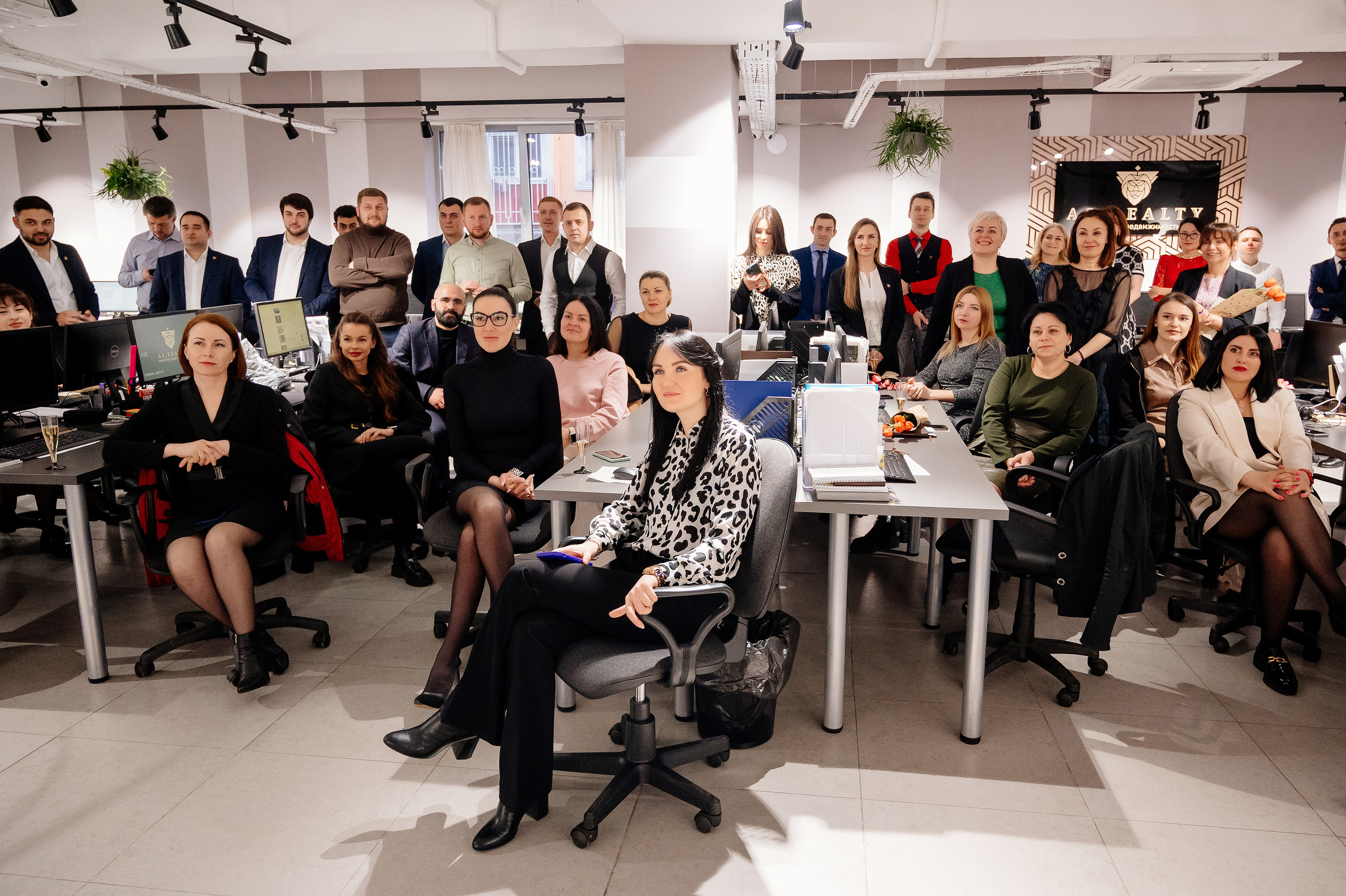 8 Марта в A.S. Realty. Свадебный и семейный фотограф в Сочи Никита Пищов