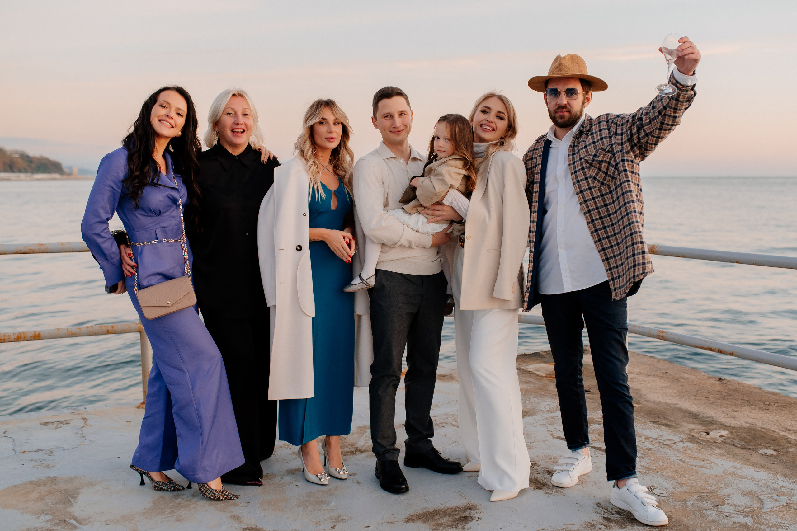 Свадебный вечер в кругу близких. Свадебный и семейный фотограф в Сочи Никита Пищов