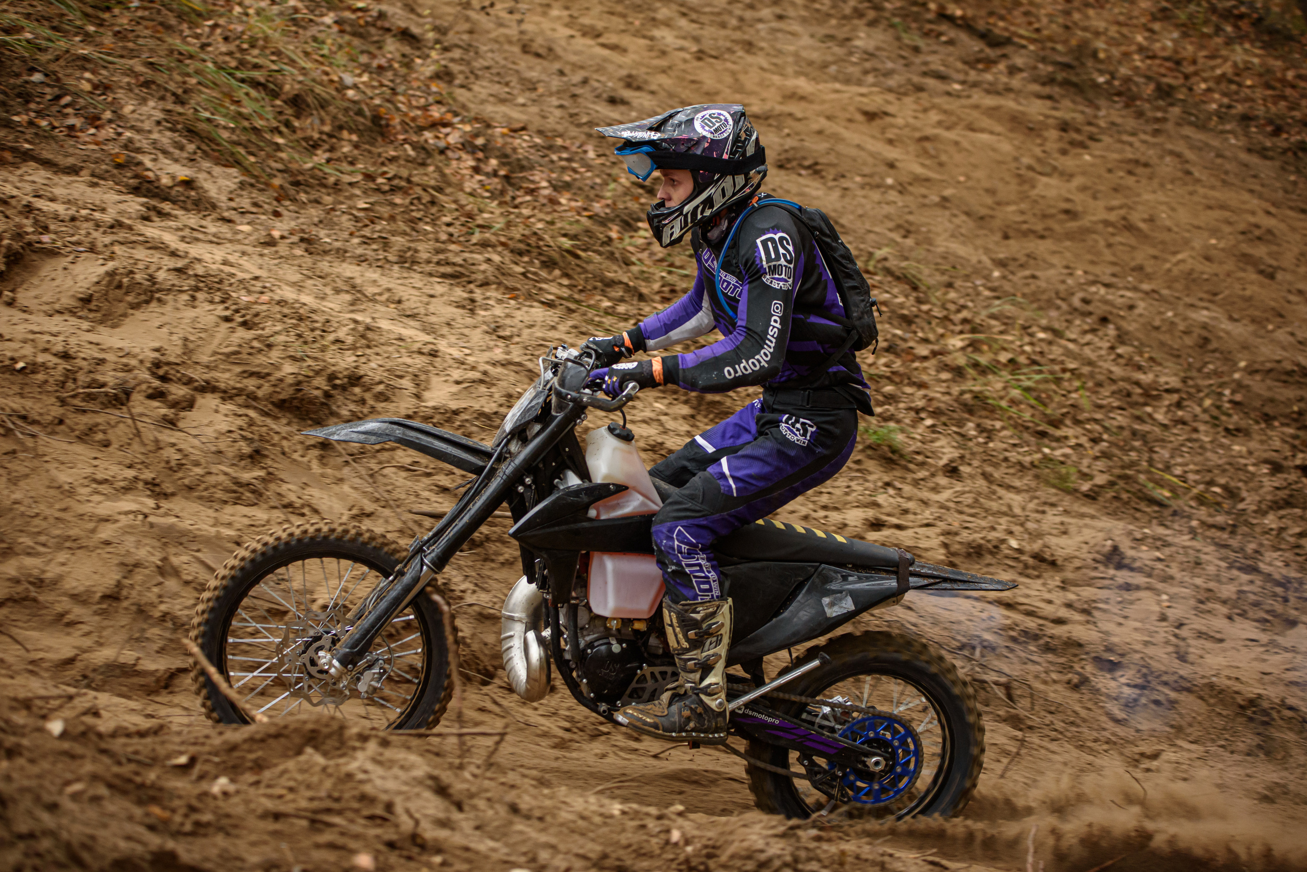 В поиске зацепа. Мотофотограф в Нижнем Новгороде Динара Зуйкова