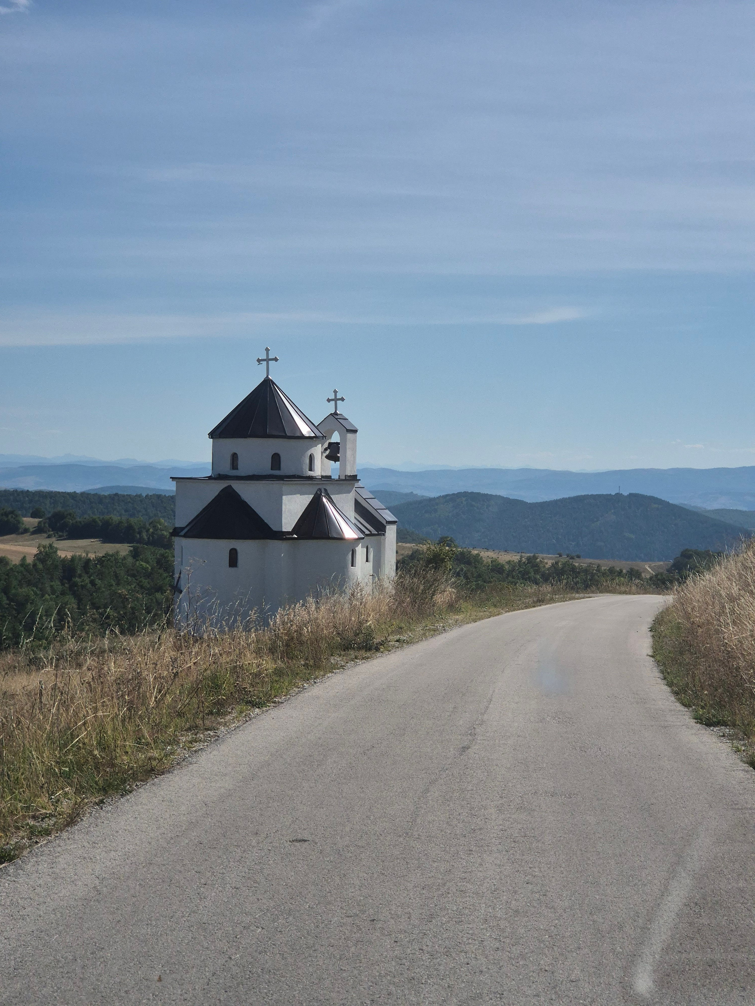 На обратной дороге навигатор повел треть пути по проселочным узким дорогам. Но даже они были в отличном состоянии