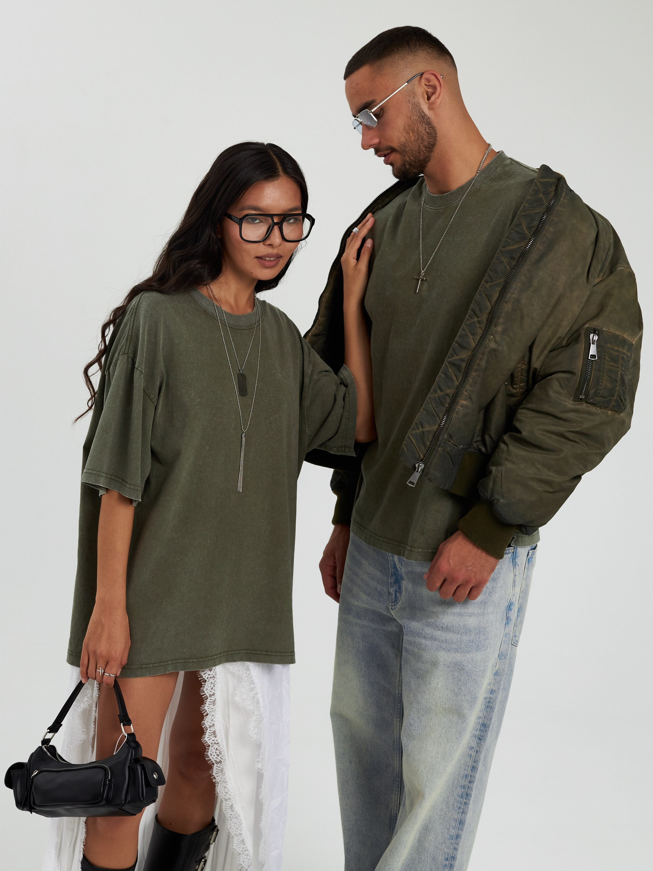 Фотосъемка футболок варенок Екатеринбург Wildberries ВБ Ozon Озон фотосессия одежды Екб заказать цена фотосъемка товара WB тай дай Екб. Фотограф Екатеринбург Анастасия Жерновская | Маркетплейсы и нейрофото