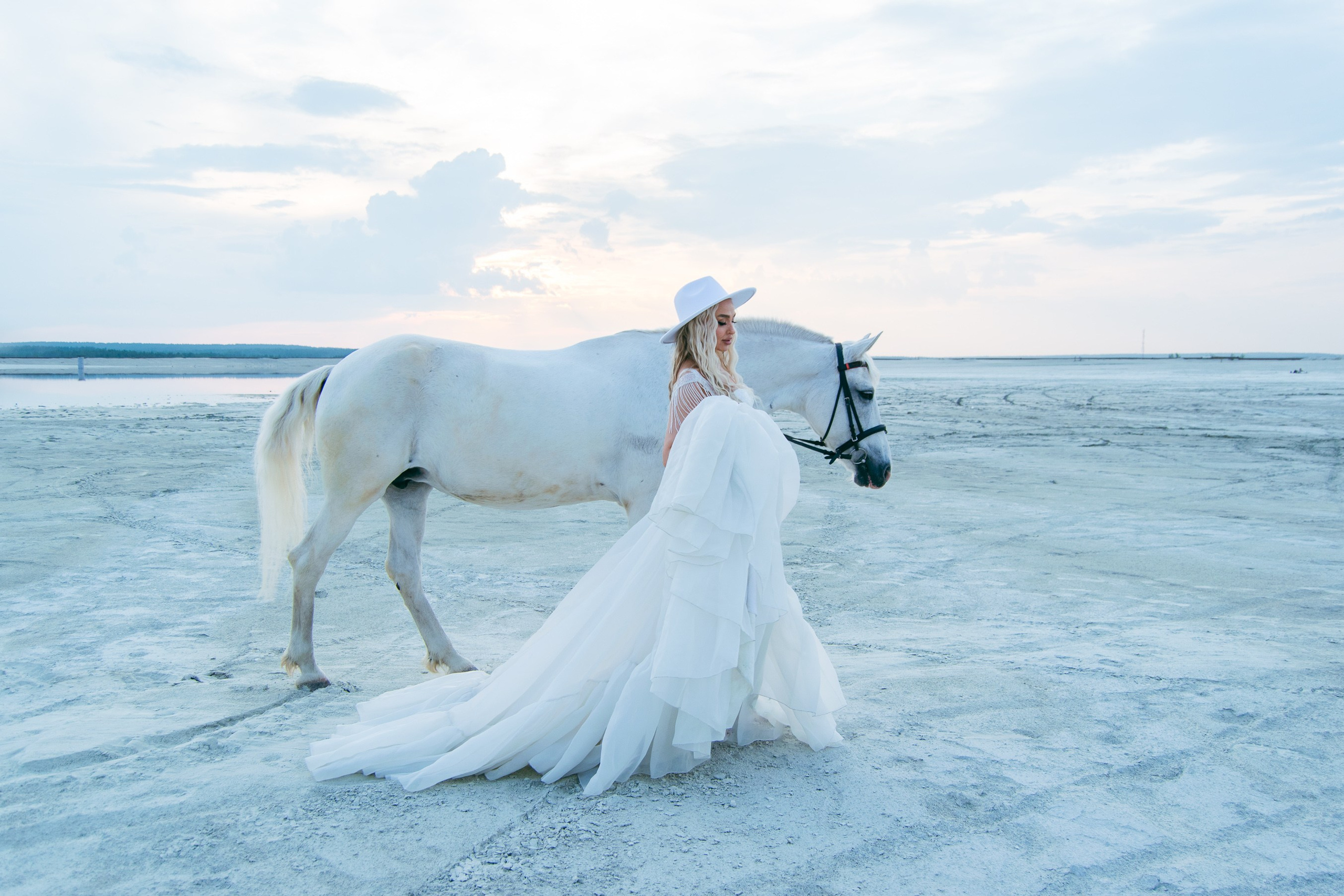 Елена и Анни в песках. Фотограф в Екатеринбурге Яна Круташова