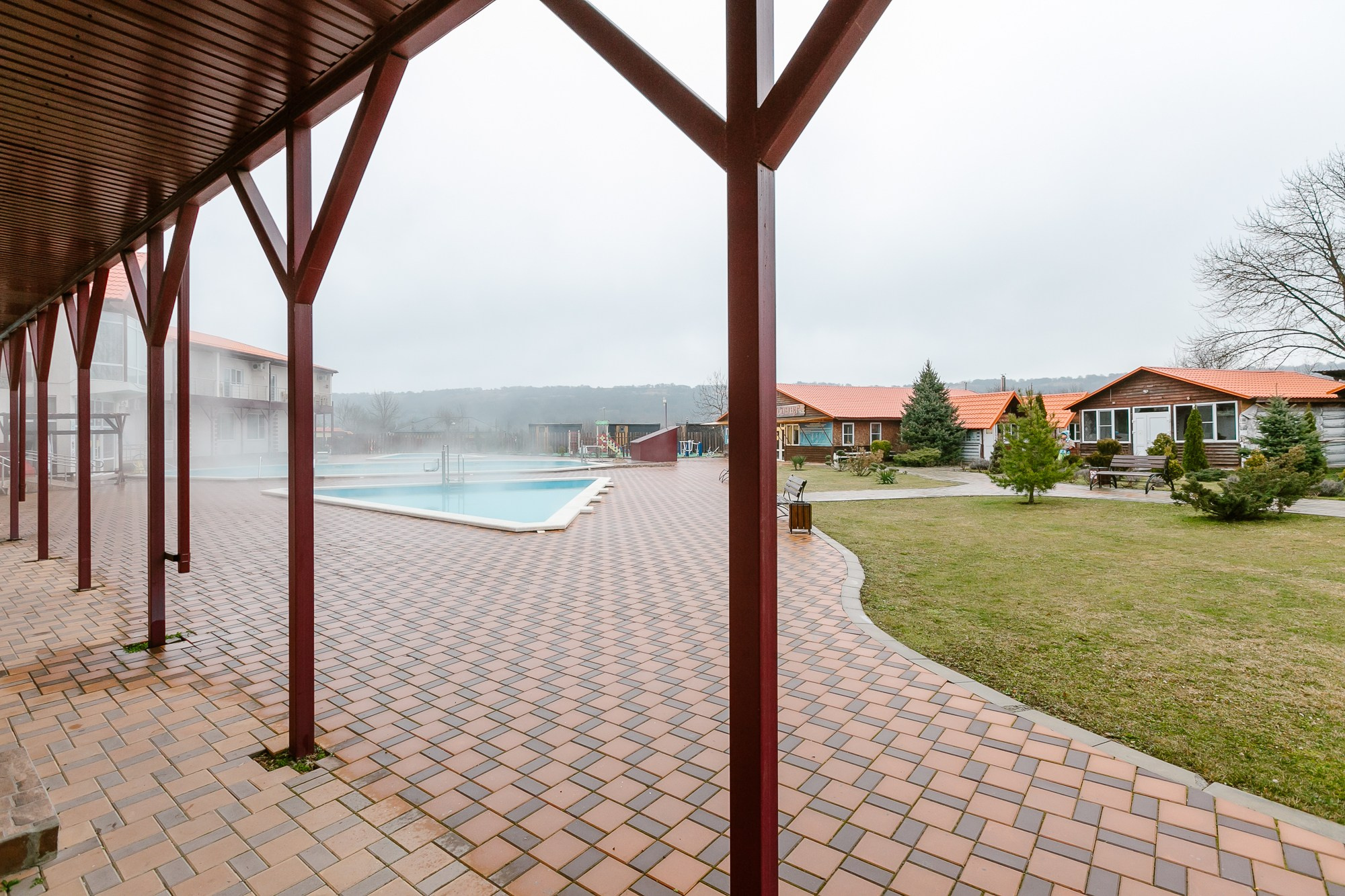 Фотографии территории термального источника март 2024 год