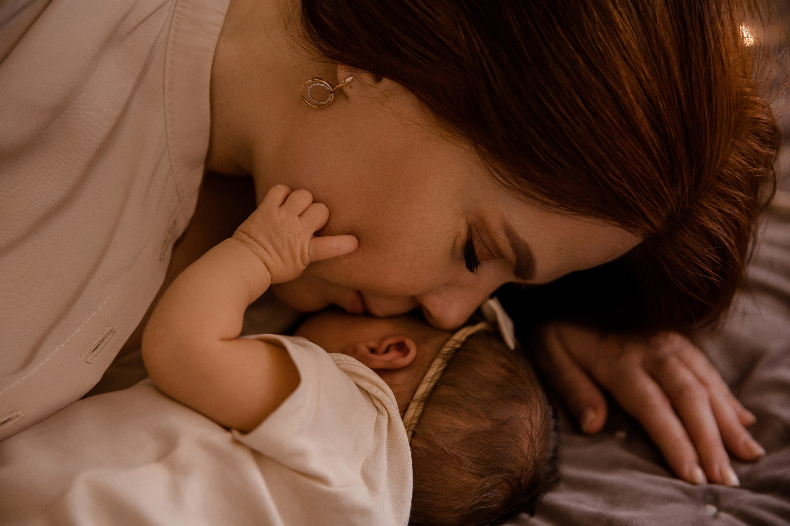 Новорожденная Ульяна в уюте дома. Семейный и детский фотограф в Москве Вера Ускова