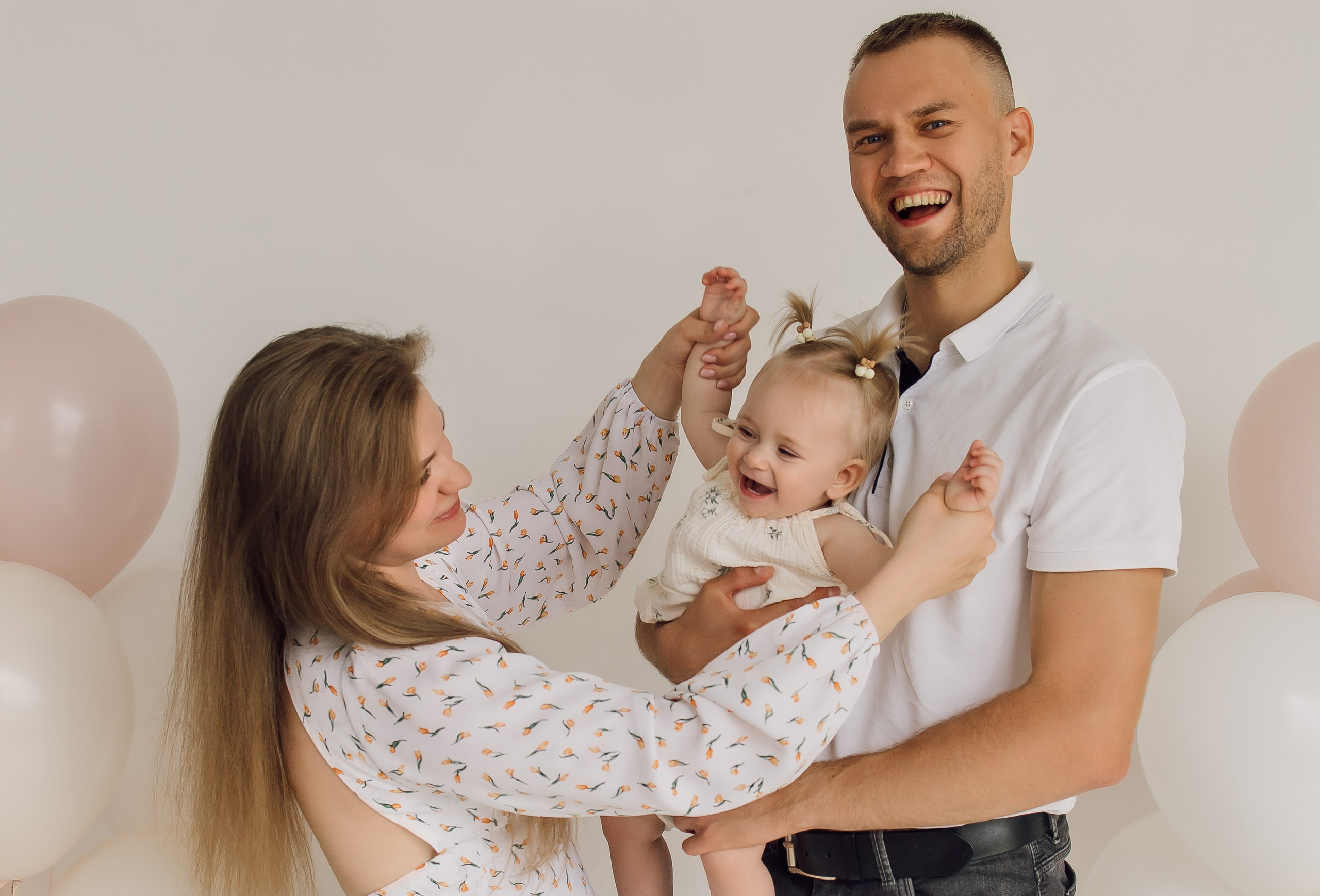 МАлышка Анечка с мамой и папой