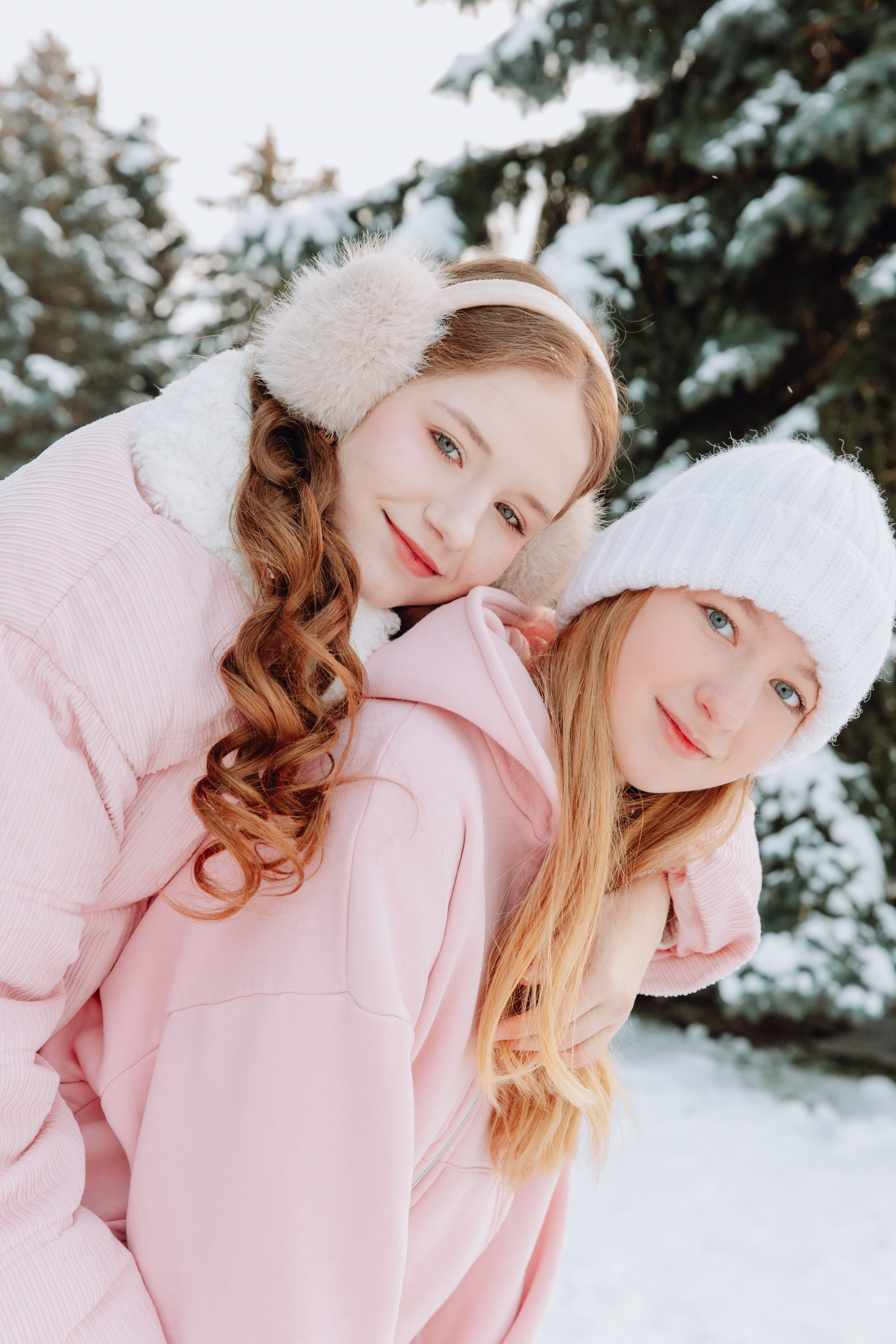 Школьные альбомы в Чернянке. Фотограф Максим Никонов