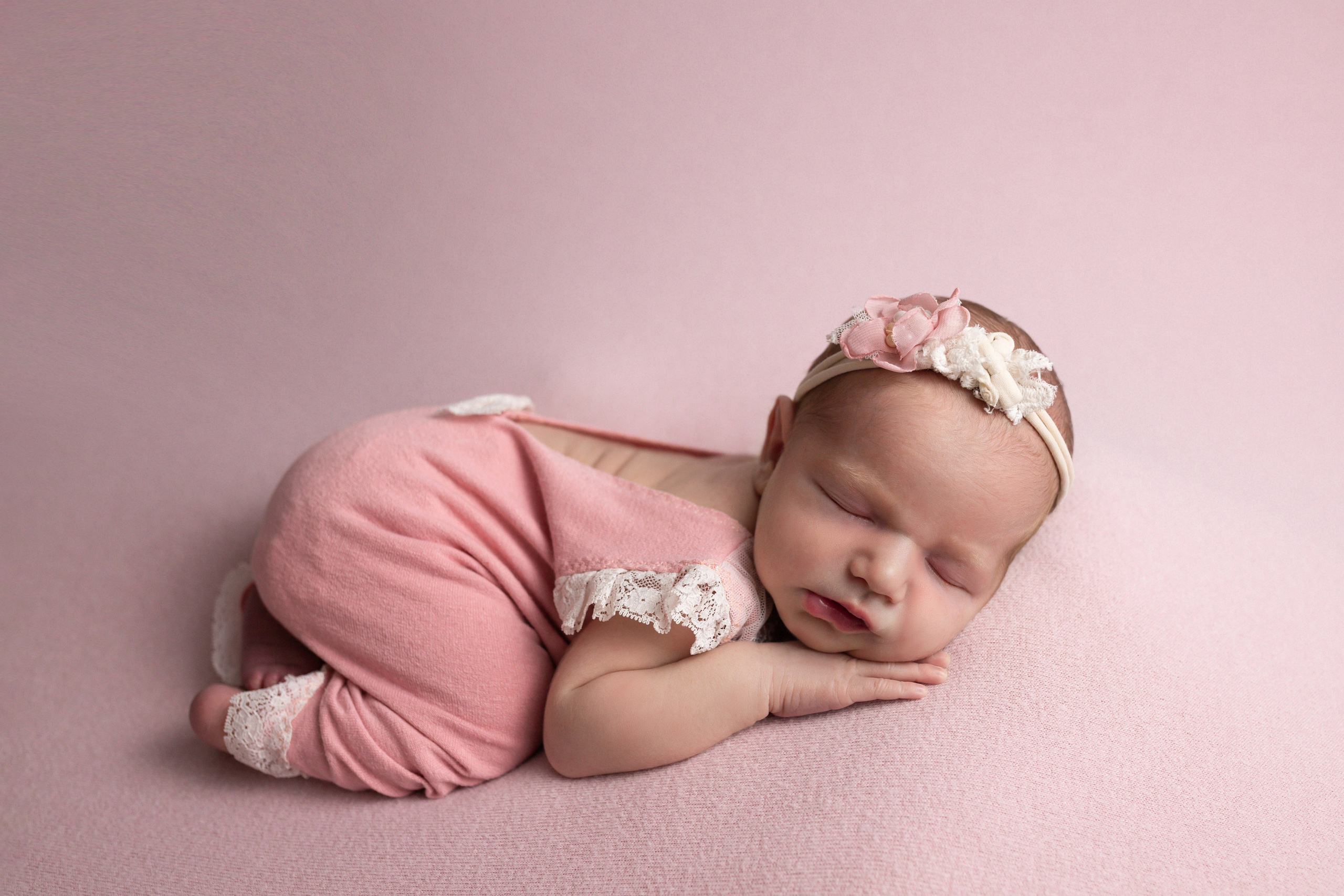 Классический стиль newborn. Фотограф новорождённых Анапа Елена Кушнарь