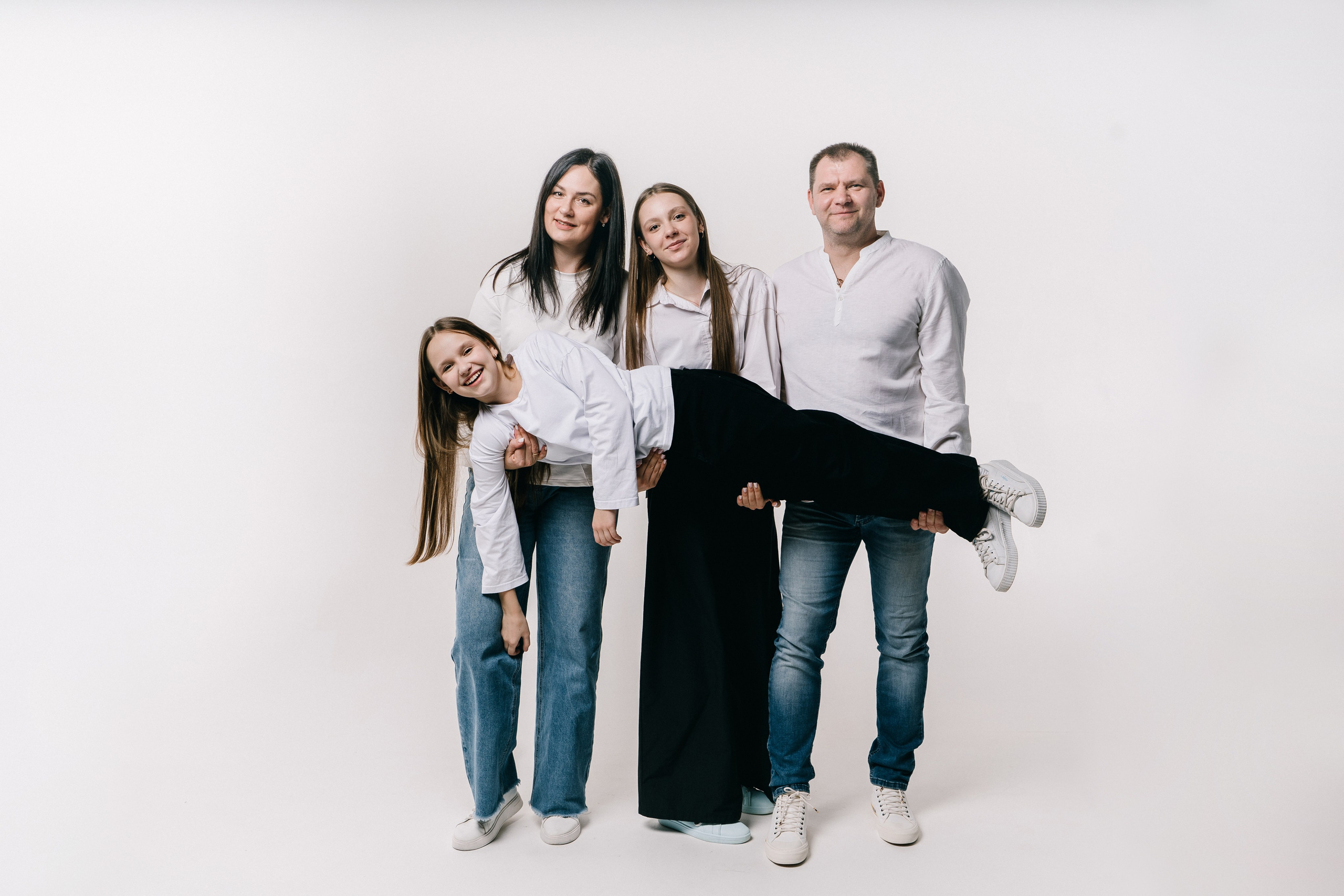 Студийная семейная фотосессия. Фотограф Сергей Логинов