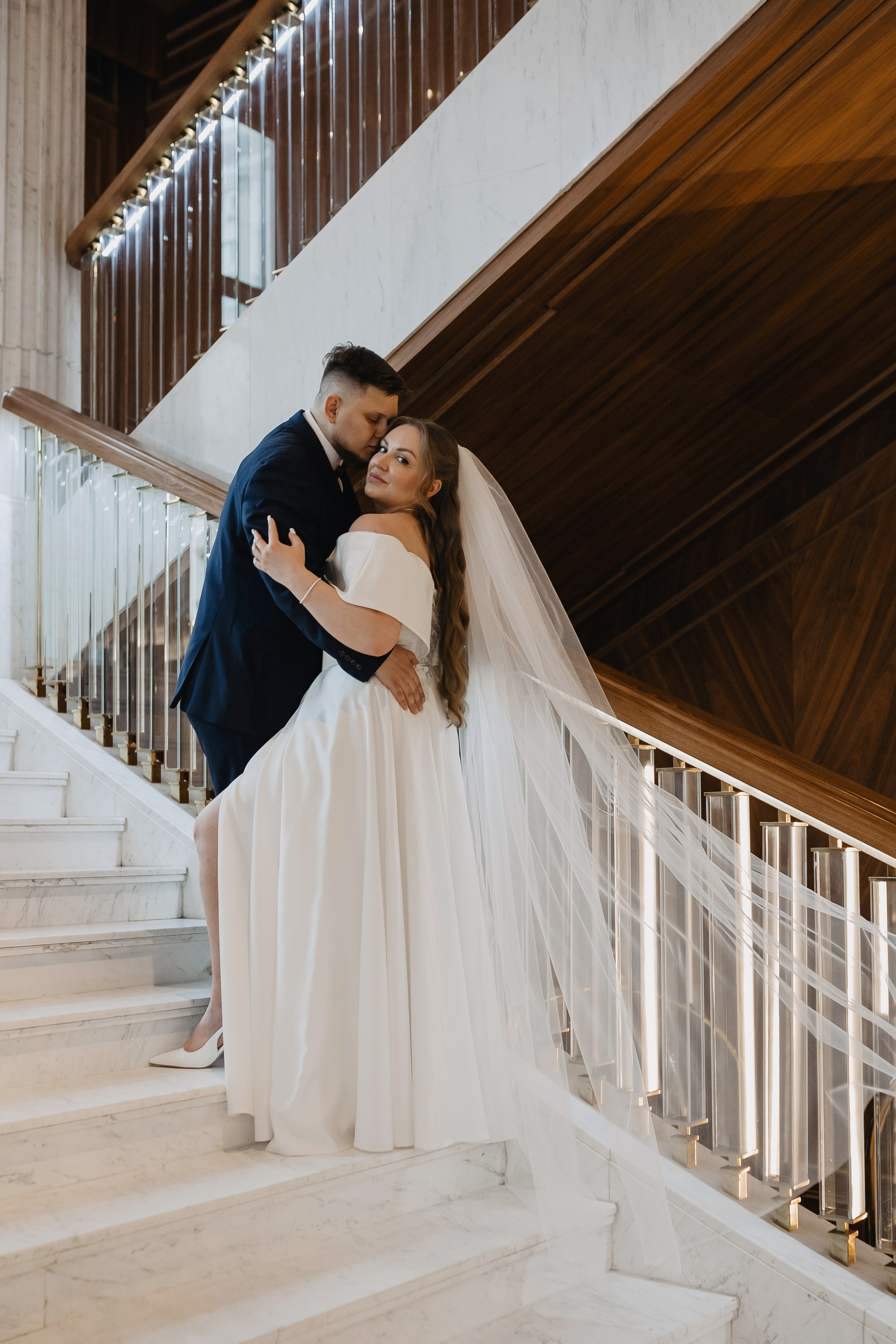 Свадебная фотосессия в отеле Marriott imperial plaza в Москве. Свадебный фотограф в Москве Дарья Олендарёва