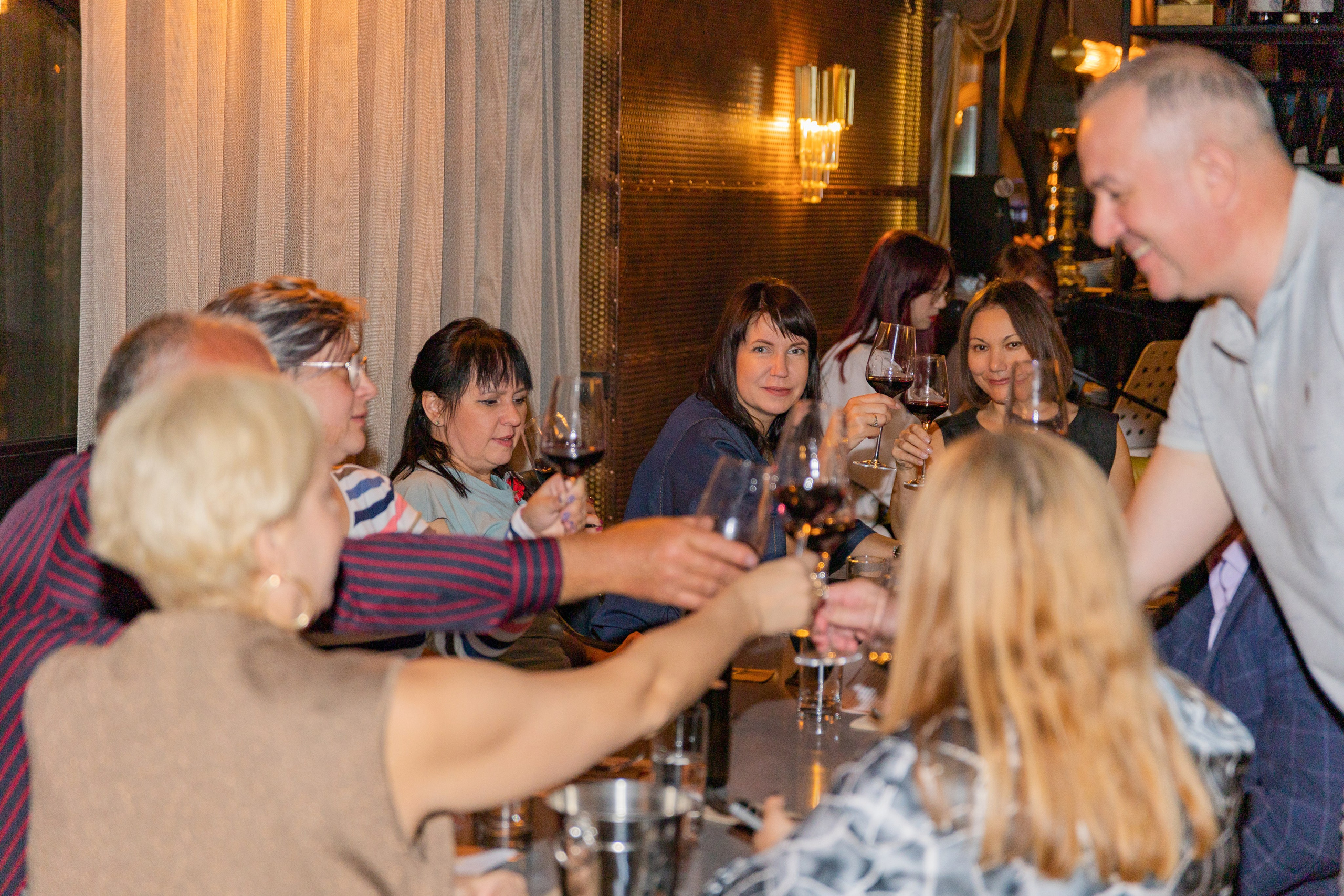 Дигустация вина от магазина Дилан в ресторане Кантина. Выпускные альбомы во Владивостоке