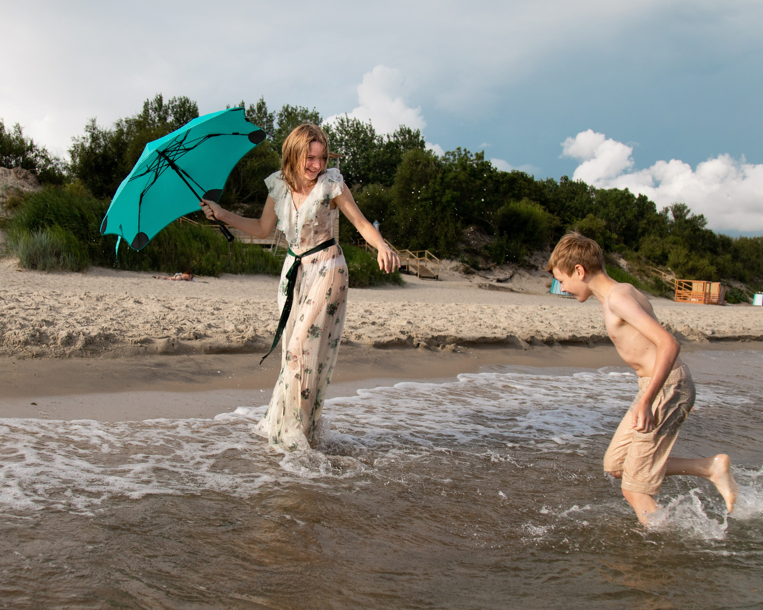 фотосессия с зонтом на море