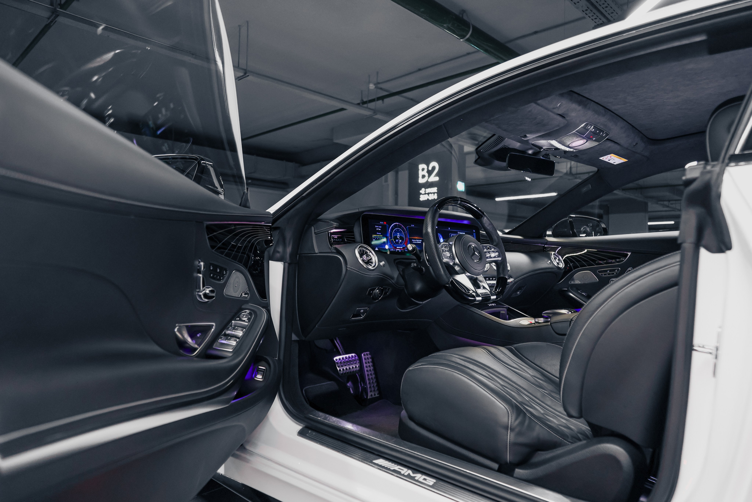 2020 MERCEDES BENZ S63 AMG WHITE ON BLACK $145,000 / 27,100 KM ODOMETER. Mixturecaptures