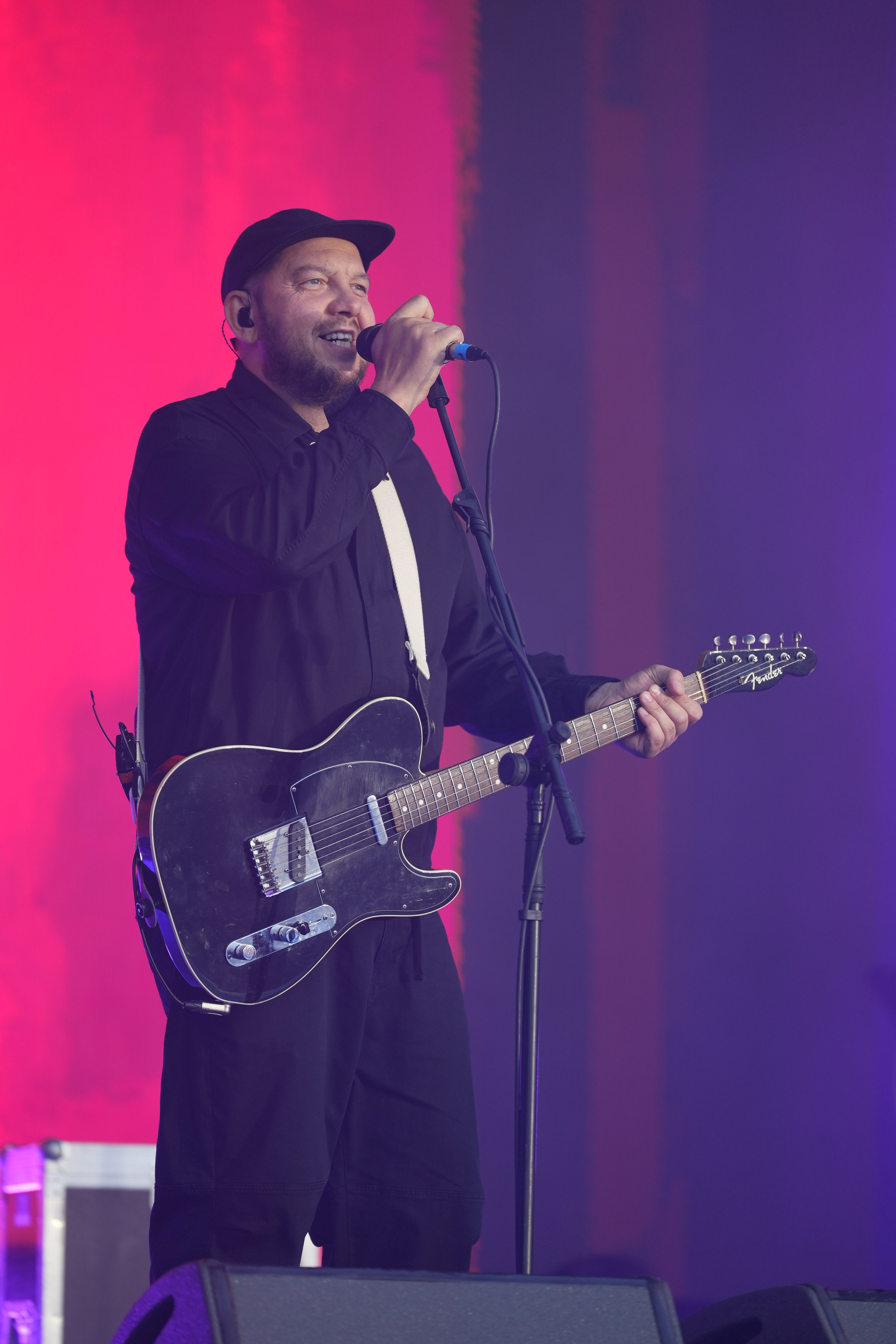 Смысловые галлюцинации и Сергей Бобунец на фестивале ЦСКА Фест 2024. Сайт Алматинского НЮ АРТ, будуар и фэшн фотографа Дениса Карпенко