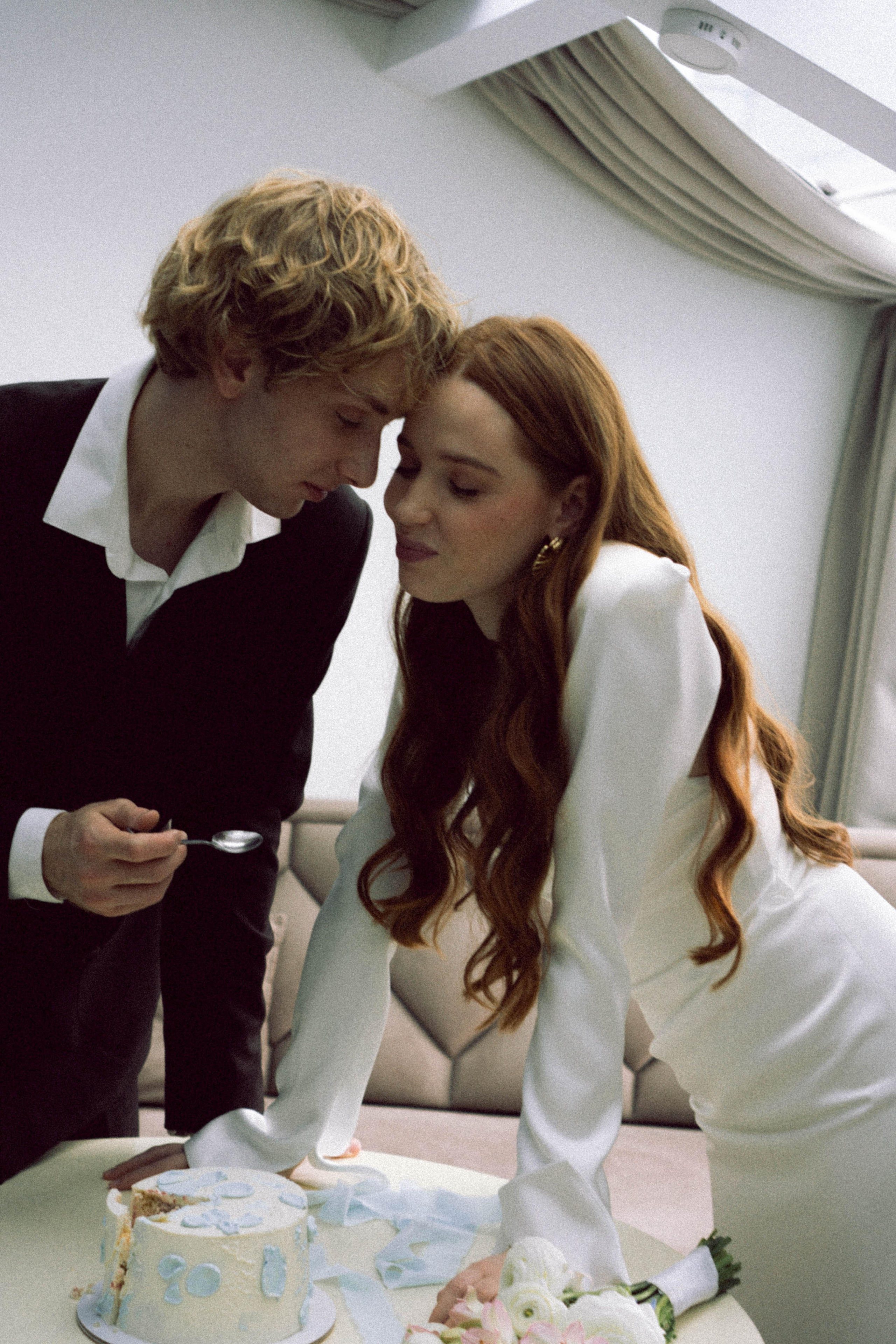 СВАДЕБНАЯ СЬЕМКА В ОТЕЛЕ. СБОРЫ ЖЕНИХА И НЕВЕСТЫ И ТАКЖЕ ТОР И ПОДГОТОВКА К ПРОГУЛКЕ. Профессиональный фотограф, Санкт-Петербург — Виктория Богомолова