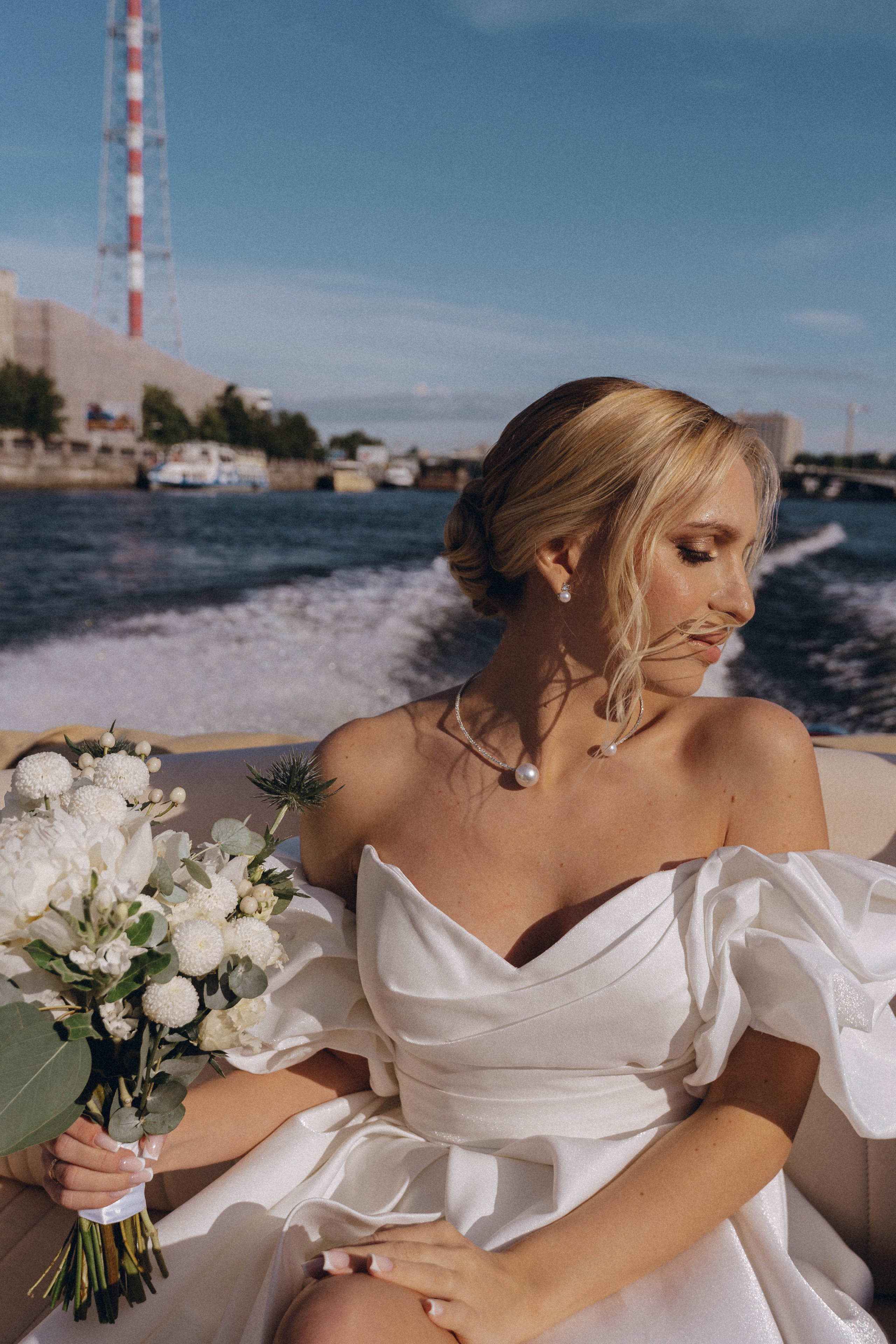 СВАДЕНБНАЯ СЬЕМКА НА КАТЕРЕ ПО КАНАЛАМ САНКТ-ПЕТЕРБУРГА И В АКВАТОРИИ НЕВЫ. Профессиональный фотограф, Санкт-Петербург — Виктория Богомолова