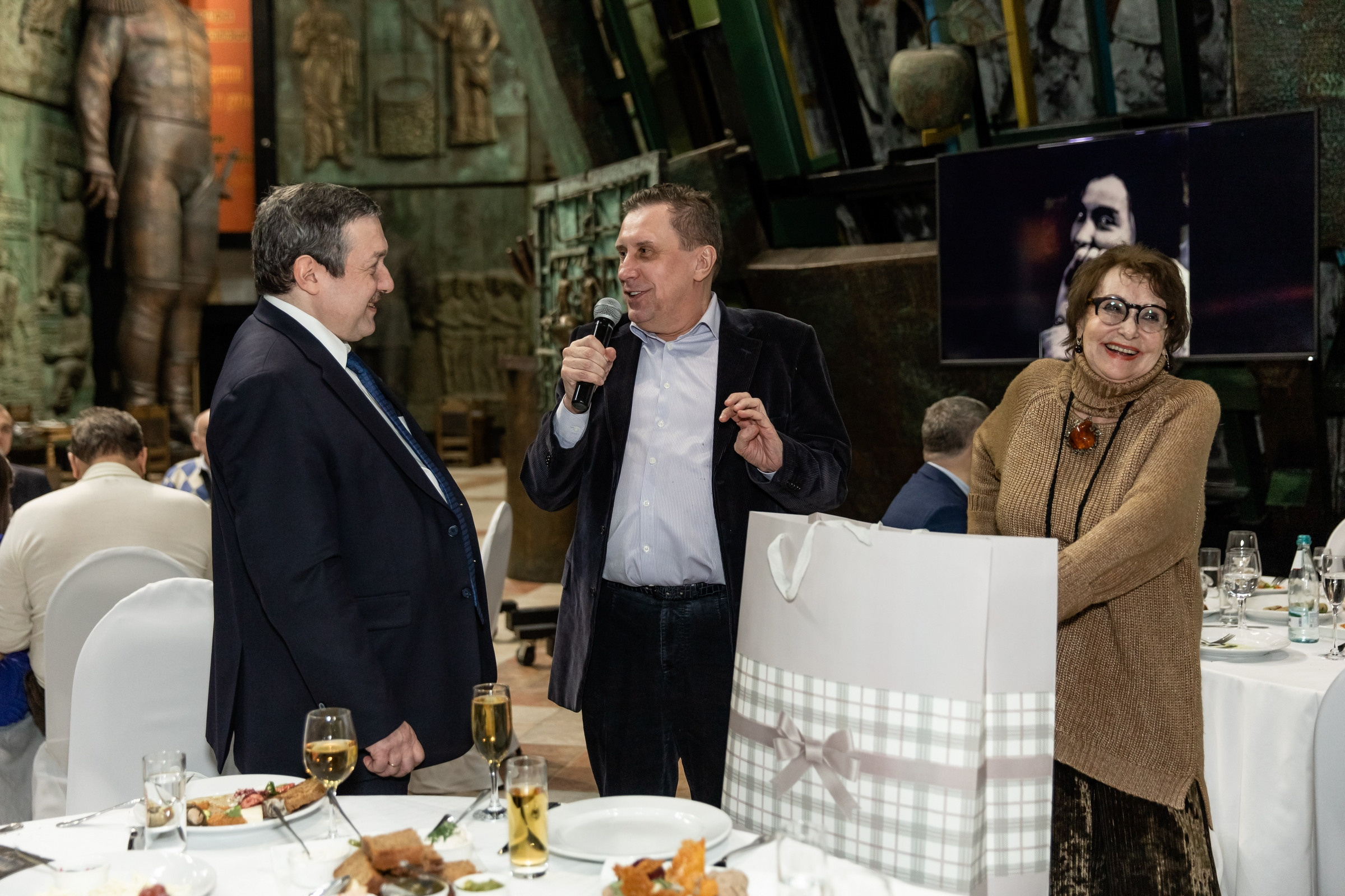 Юбилей 50 лет (Галерея искусств Зураба Церетели). Татьяна Чернышова свадебный фотограф Москва