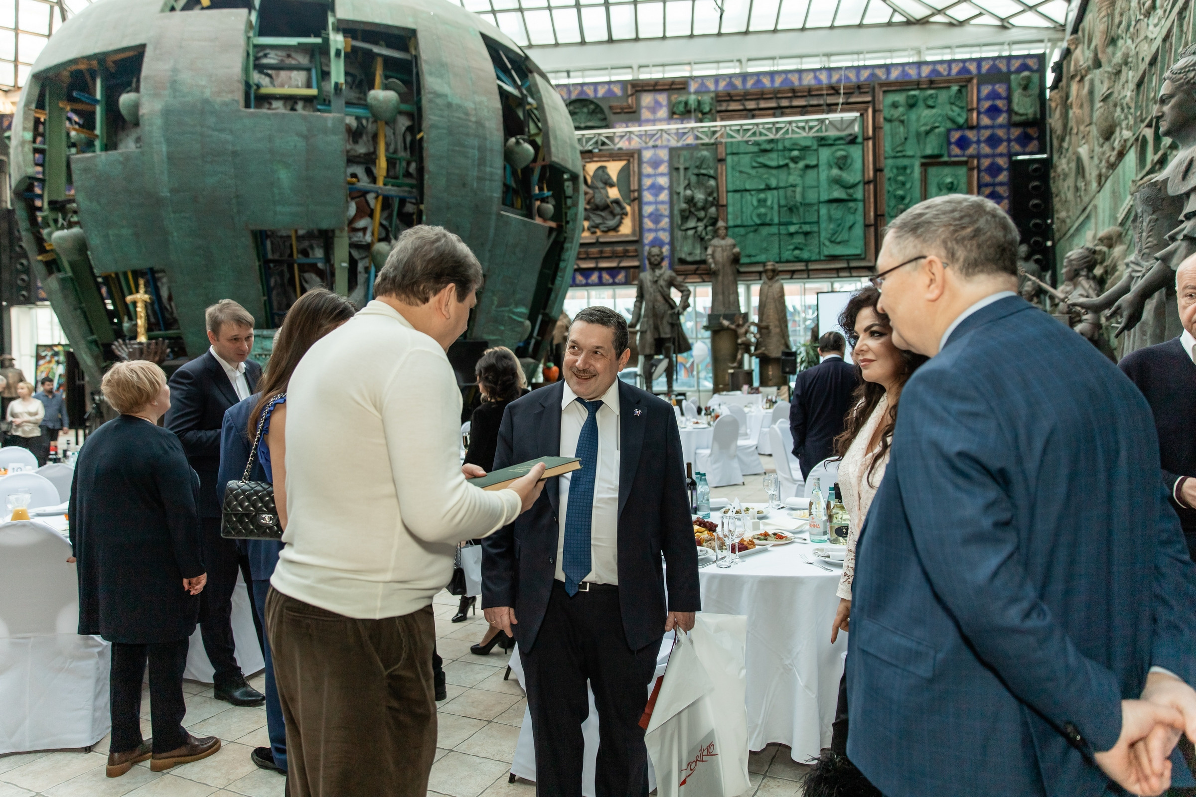 Юбилей 50 лет (Галерея искусств Зураба Церетели). Татьяна Чернышова свадебный фотограф Москва