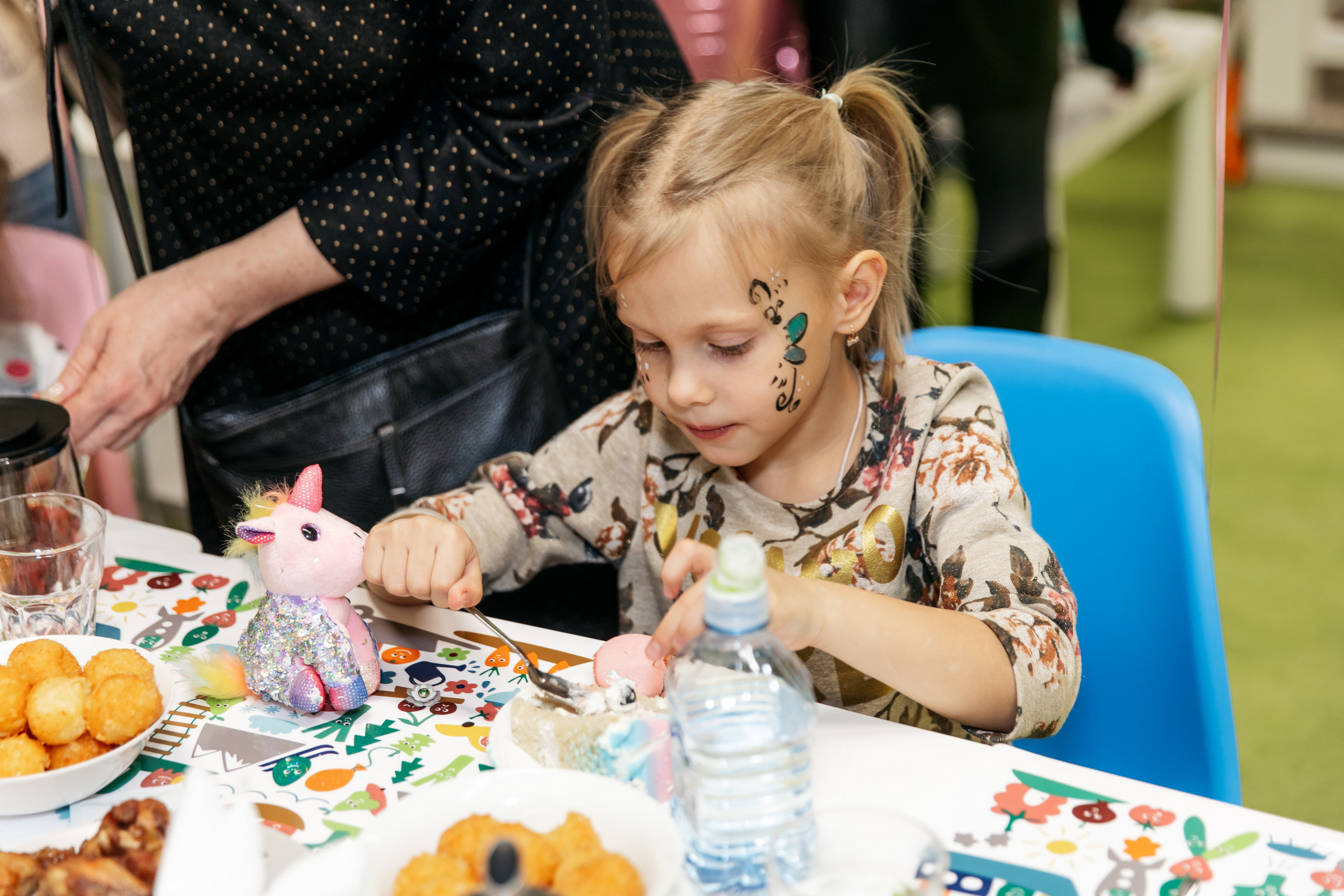 Ульяне 5 лет (детское кафе). Татьяна Чернышова свадебный фотограф Москва