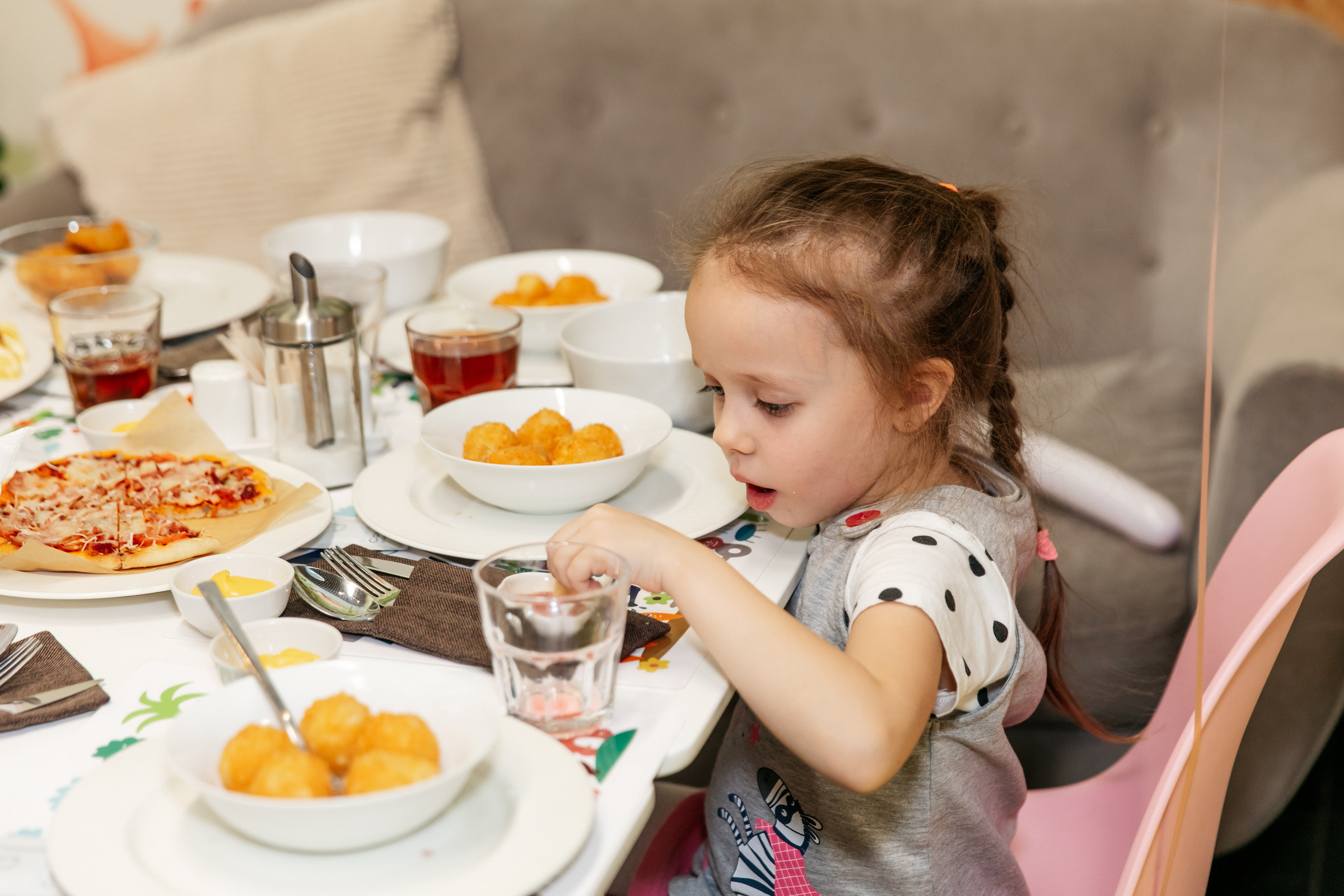 Ульяне 5 лет (детское кафе). Татьяна Чернышова свадебный фотограф Москва