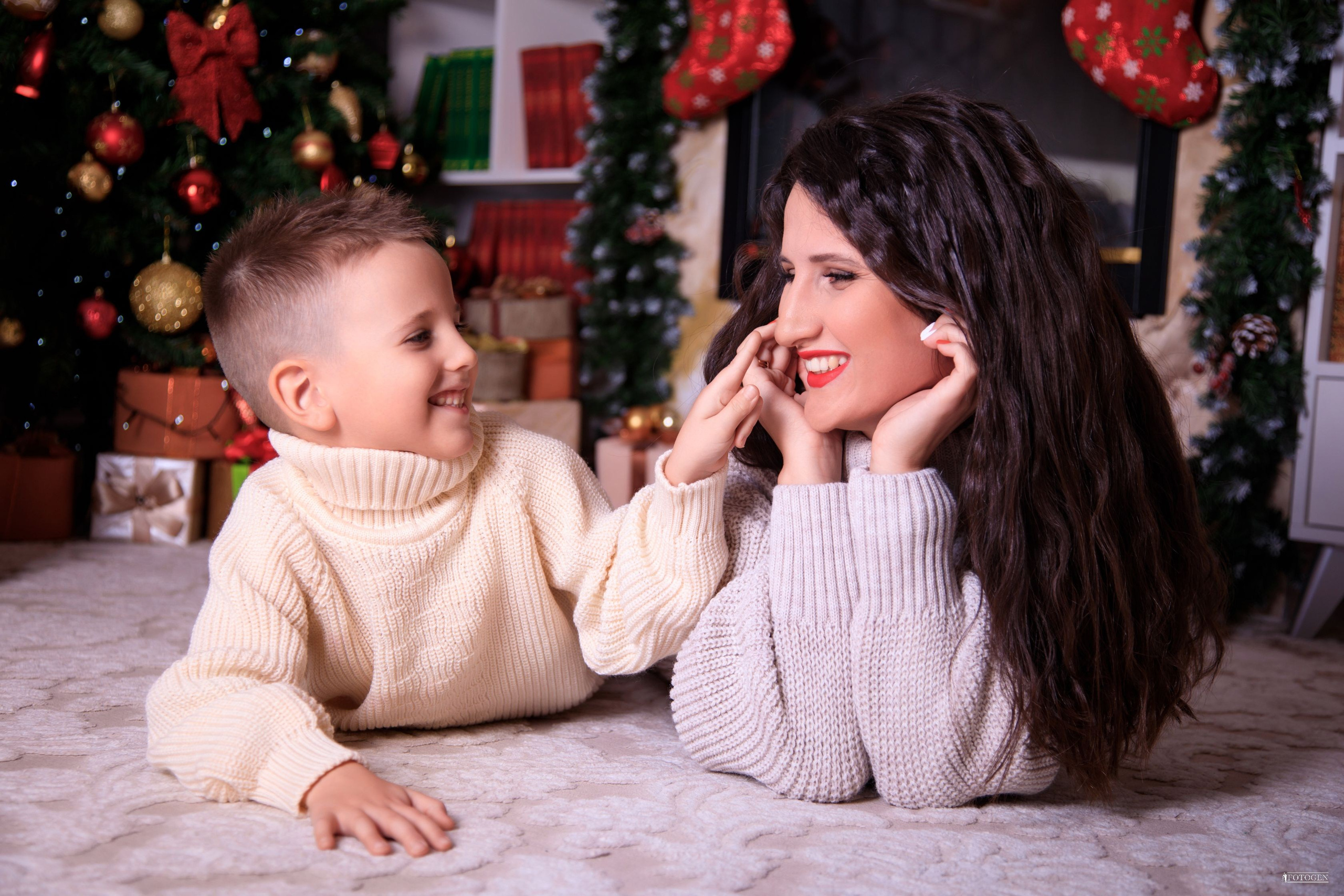 Семейная фотосессия: мама с детьми | Портфолио Fotogen. Интерьерная фотостудия FOTOGEN г. Краснодар