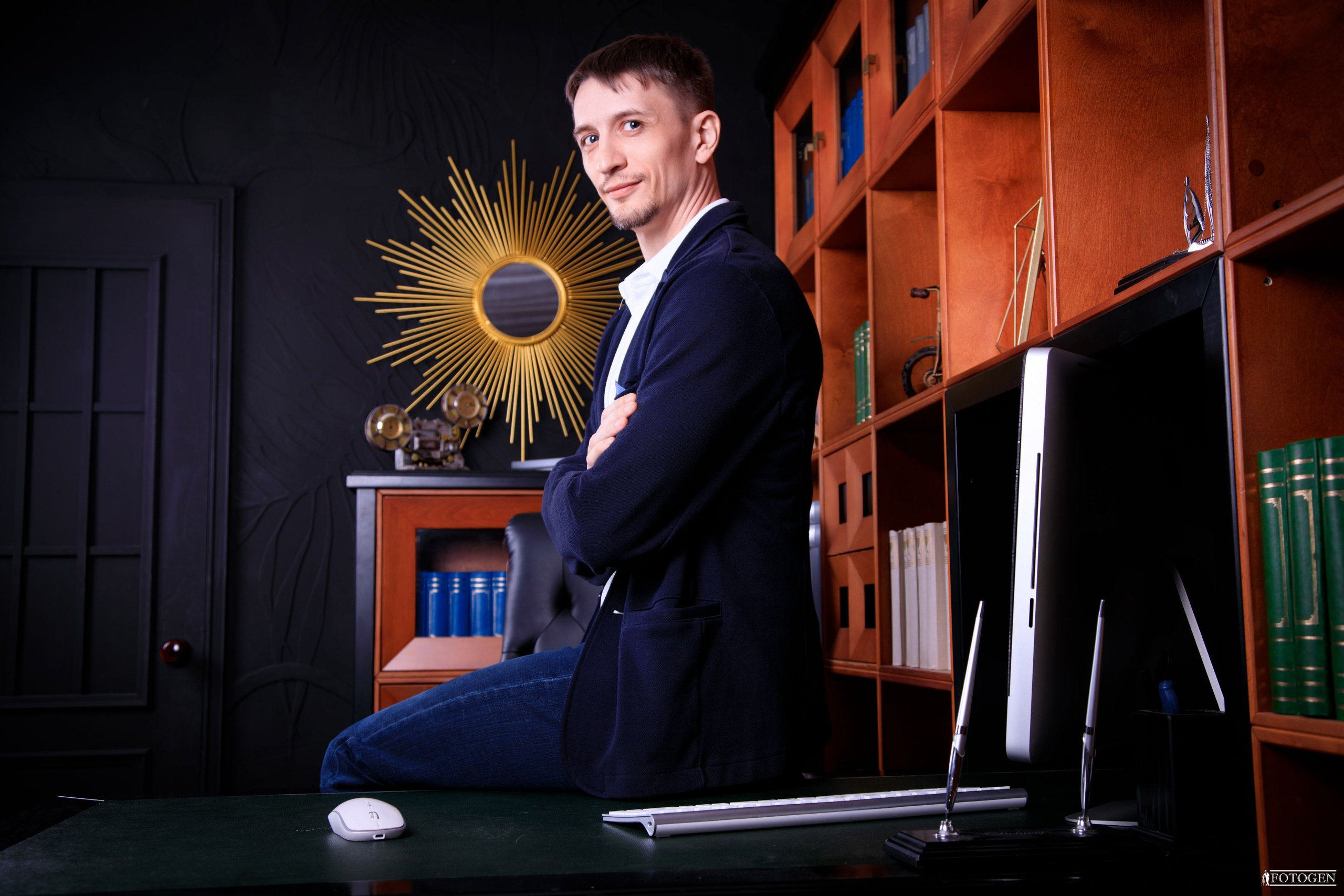 Профессиональная мужская фотосессия в Fotogen: Ваша история в кадре. Интерьерная фотостудия FOTOGEN г. Краснодар