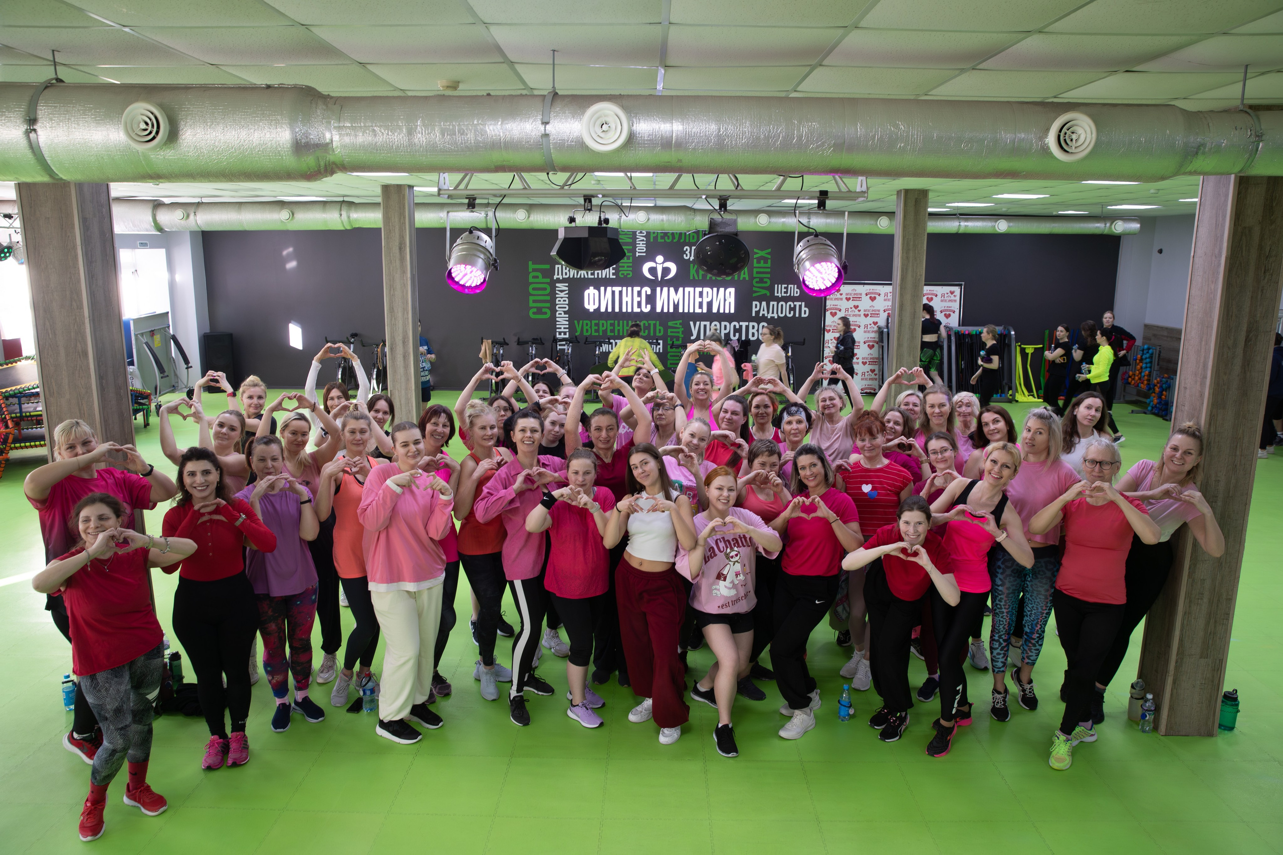 В красных футболках. Портретный фотограф Денис Милютин