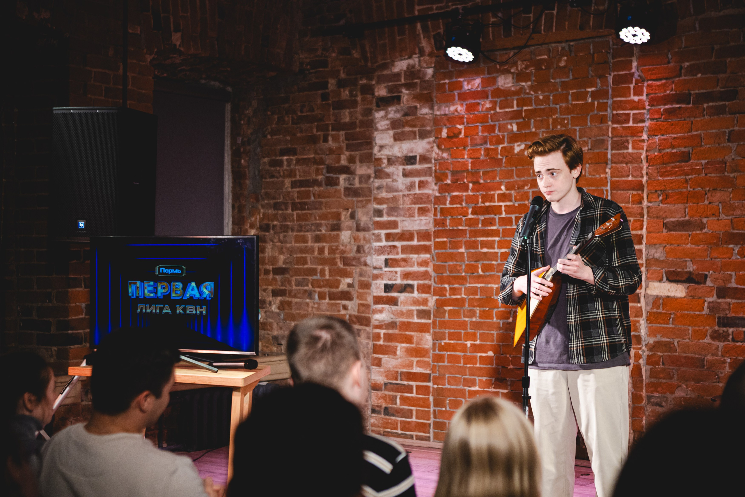 Фотографии стендапа Первой лиги КВН в Перми. Репортажный фотограф в Перми Денис Голдобин