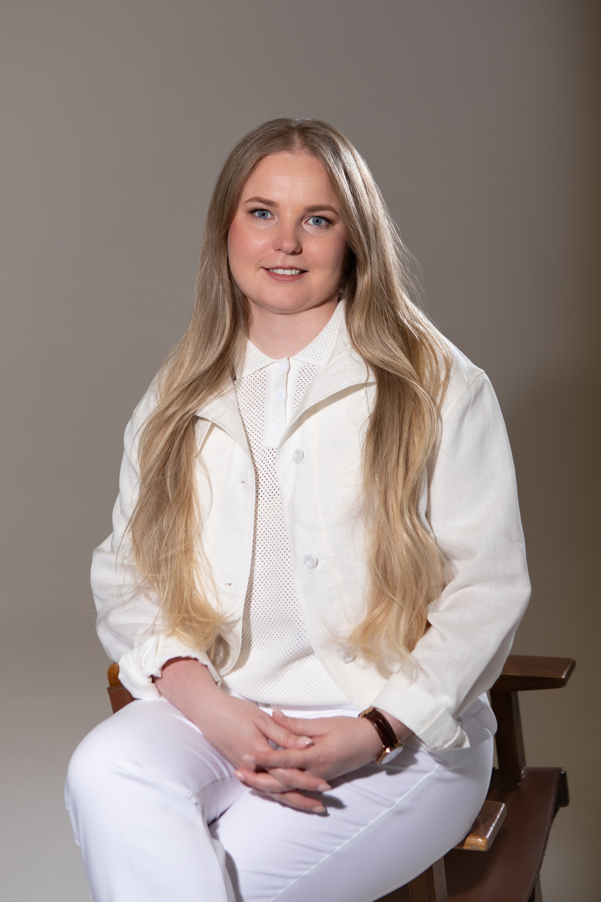 Красивая аватарка, женский бизнес-портрет, деловое фото в Москве. Фотосессия в фотостудии. Лучший фотограф Москвы.