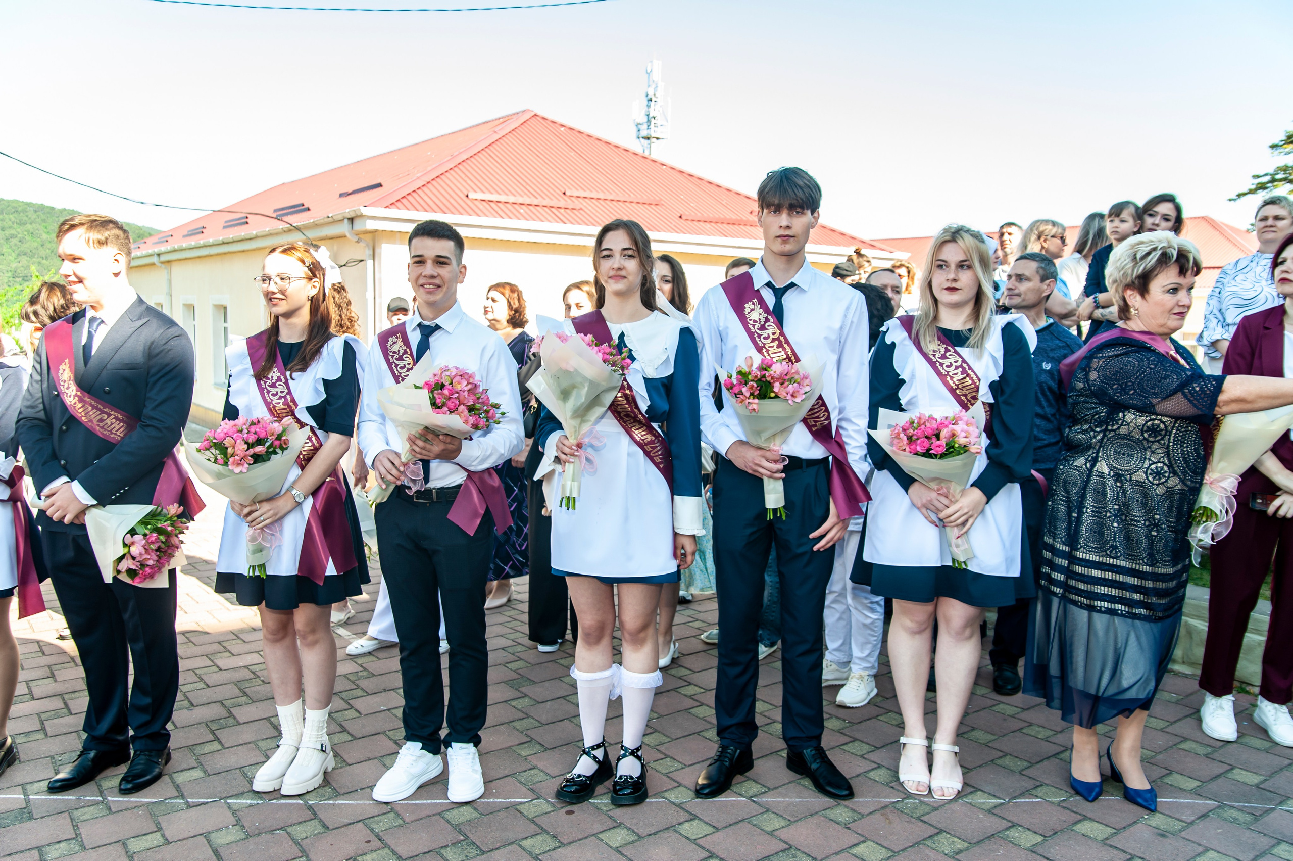 Последний Звонок МАОУ СОШ № 17 им. Эдуарда Есаяна — Архипо-Осиповка. Свадебный и семейный фотограф Денис Лукьянов в Краснодаре, Краснодарском крае и Республике Крым