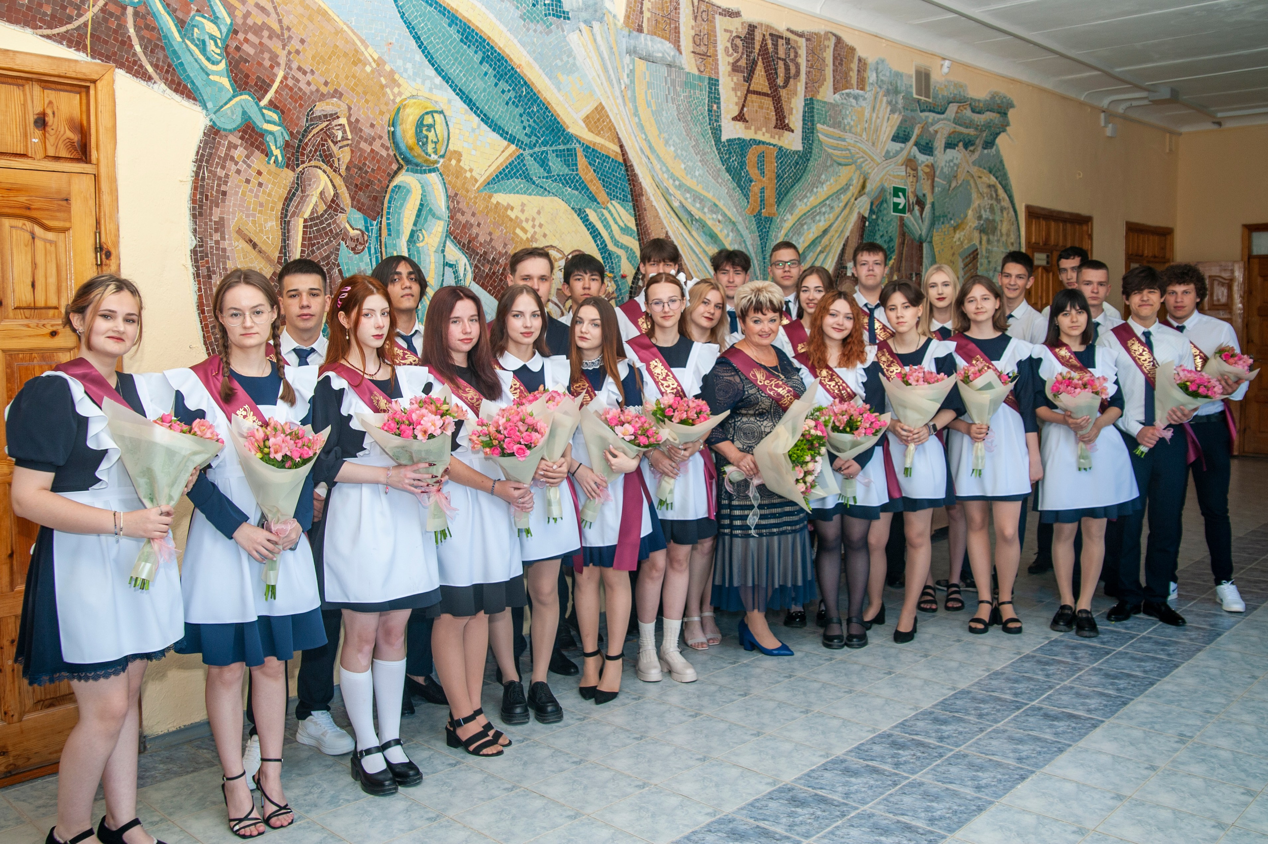 Последний Звонок МАОУ СОШ № 17 им. Эдуарда Есаяна — Архипо-Осиповка. Свадебный и семейный фотограф Денис Лукьянов в Краснодаре, Краснодарском крае и Республике Крым