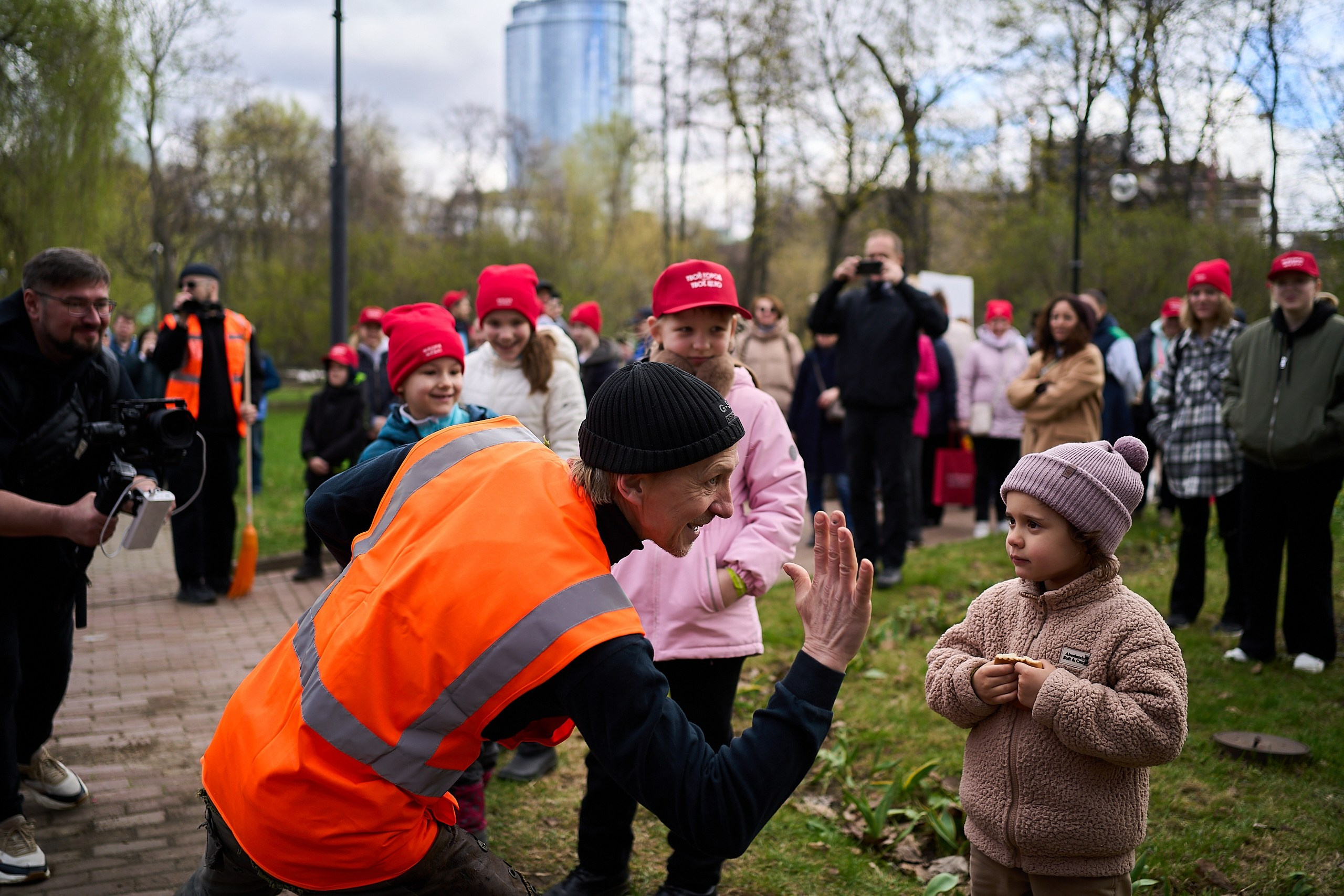 Субботник у Управления делами Мэра и Правительства Москвы. Фотограф и Видеограф в Москве. Олег Корушев