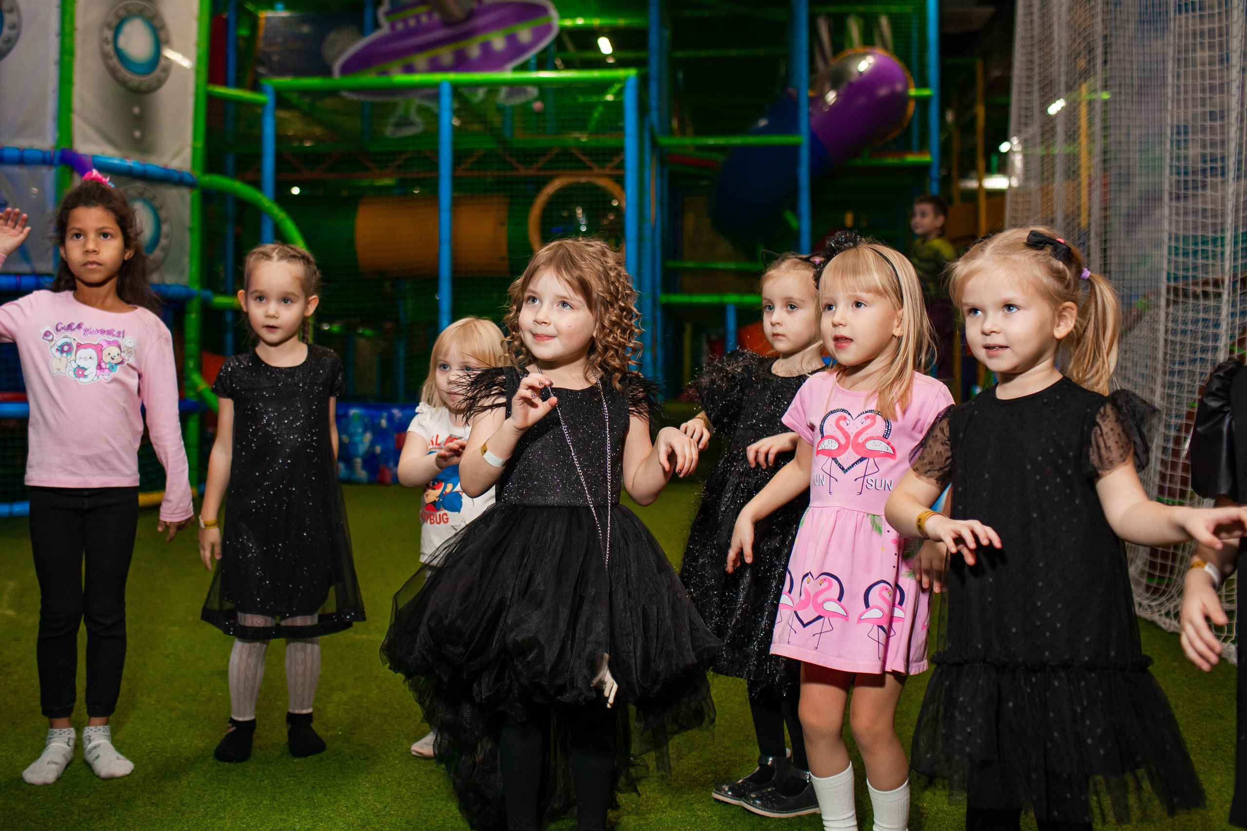 День Рождения Анечки в стиле Уэнсдей. Детский и семейный фотограф в Санкт-Петербурге Елизавета Сорокина