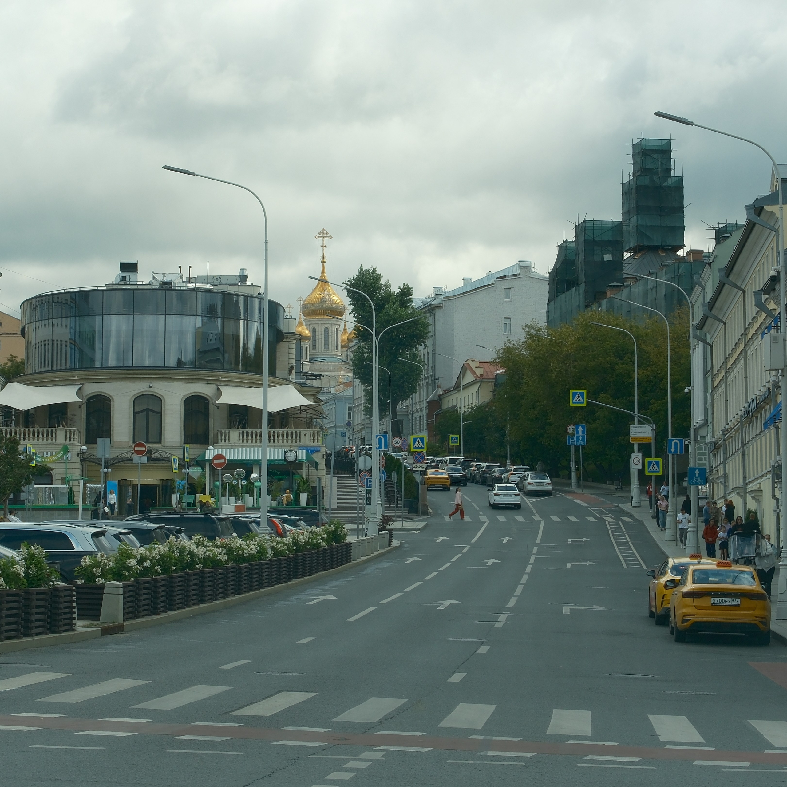 Улица, люди, жизнь…